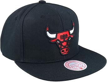 Mitchell & Ness Chicago Bulls Core Basic Snapback, Black