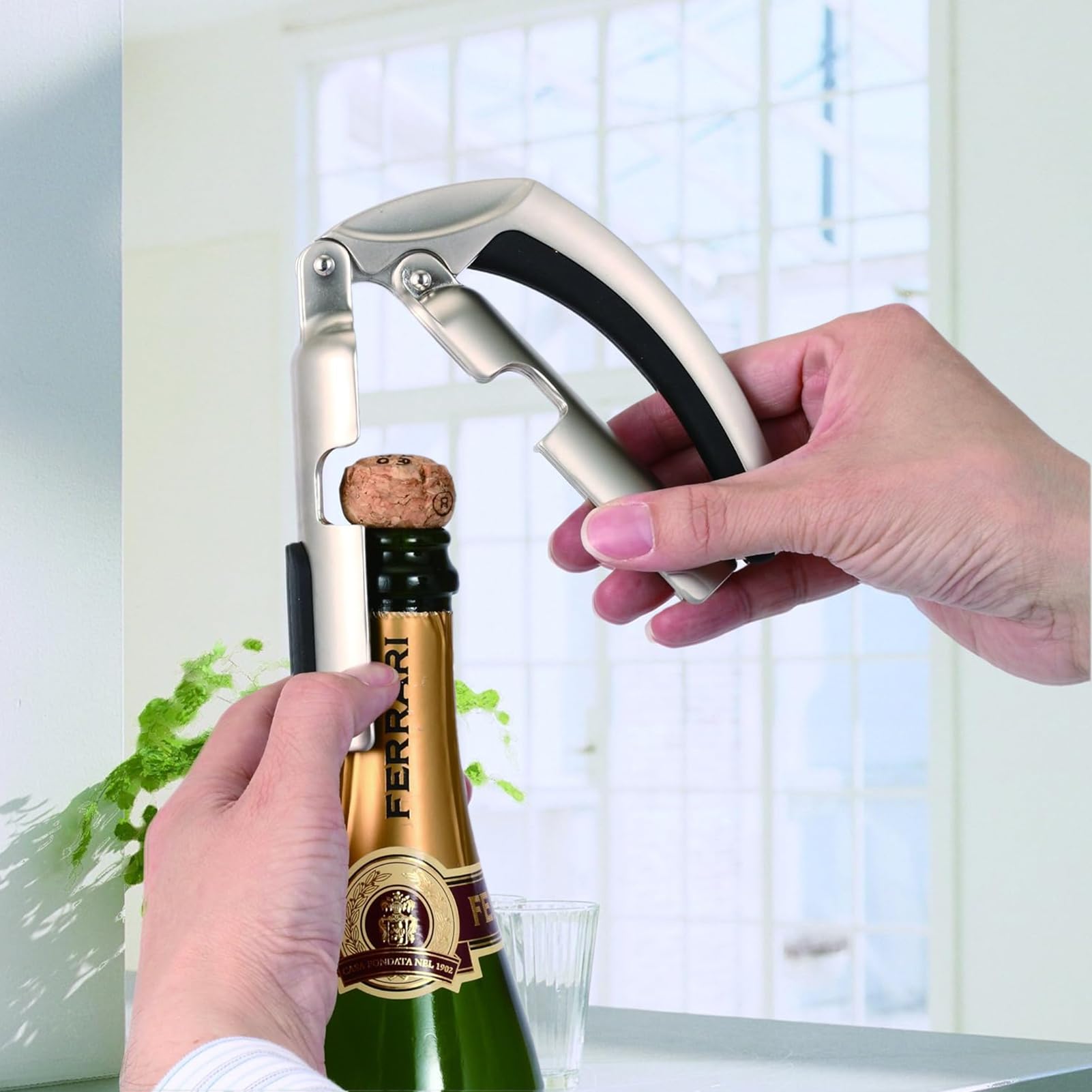 Champagne Opener Tool, Wine Cork Puller, Ergonómico Mango Grip, Easy Twist Extraction Device, Home Kitchen, Bartender Service, and Special Celebration Events 5,51 x 2,76 x 1,34 pulgadas