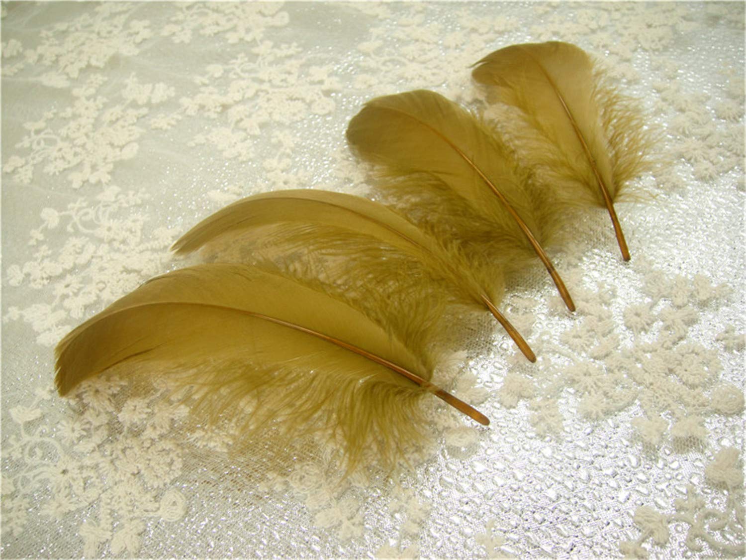 70 Colours Loose Goose Feathers for Millinery Hat Trimming Fascinators Craft Decorating Lamp Shades Costume Trim (Gold #06, 25 Pieces)