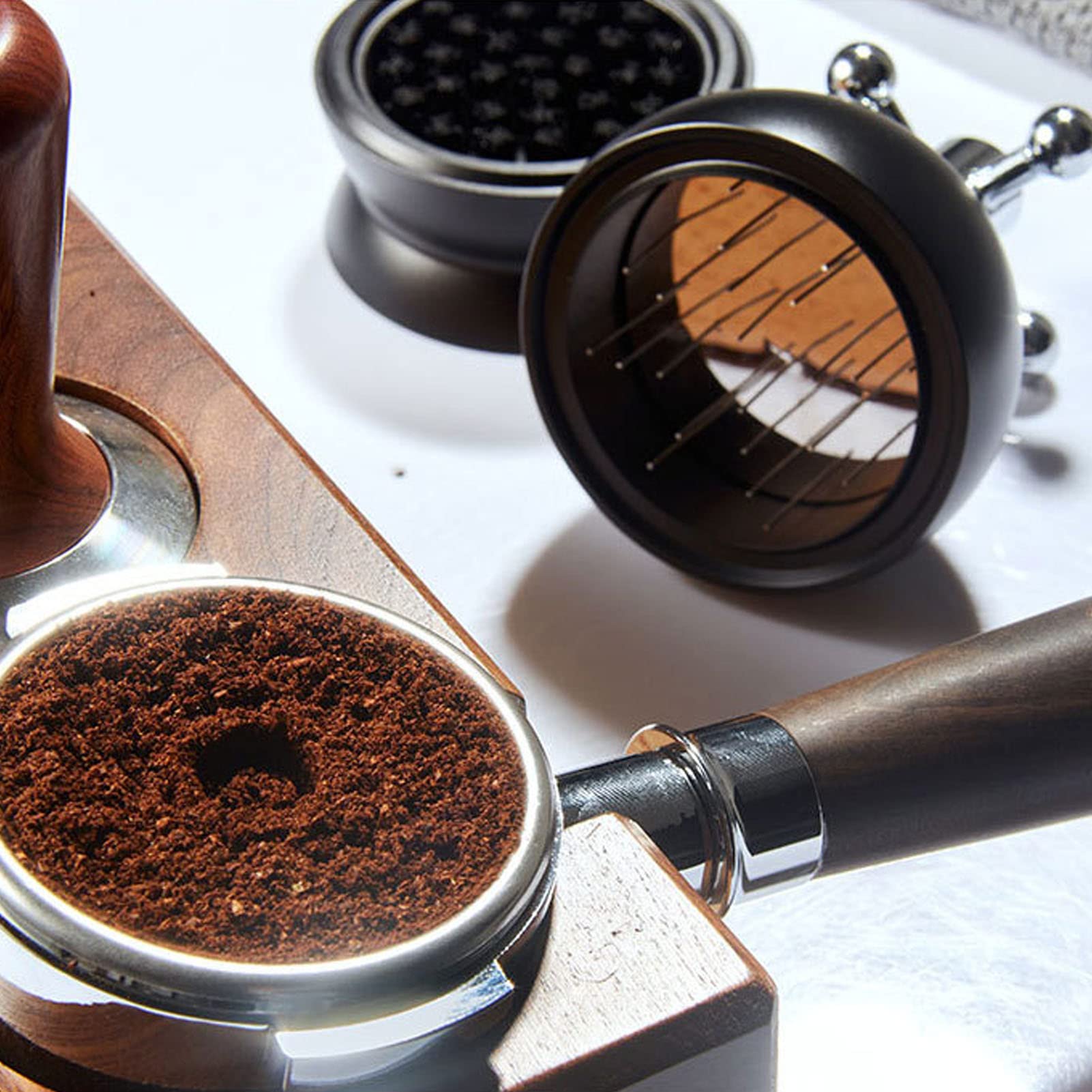 Dystrybutor kawy mielonej 58mm regulowana wysokość igła ze stali nierdzewnej klasy spożywczej ręczny ubijak do kawy do ekspresu do kawy do użytku przez baristę (Czarny)