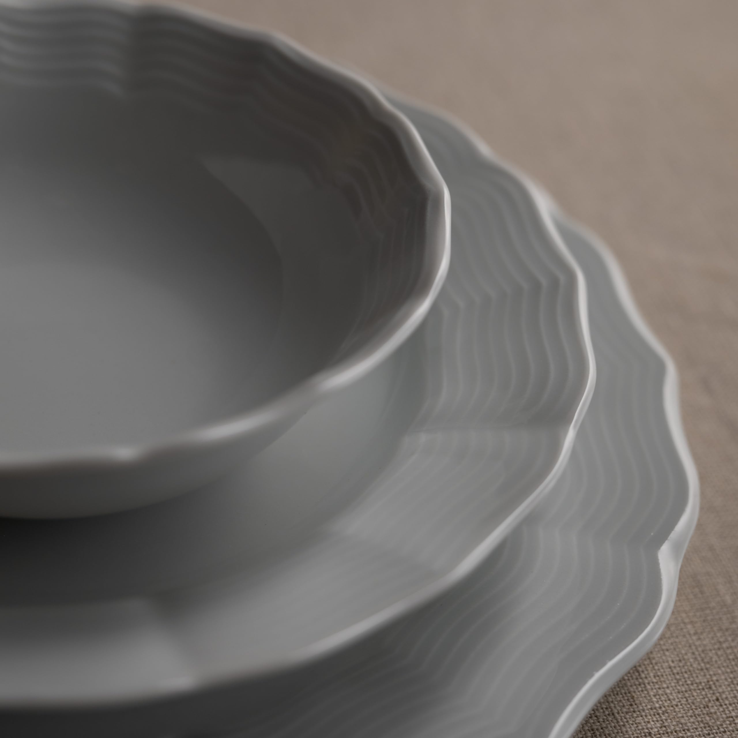 Vajilla de Porcelana Porland Ondulada - Vajilla de 18 Piezas Blanca– completa y elegante para 6 personas