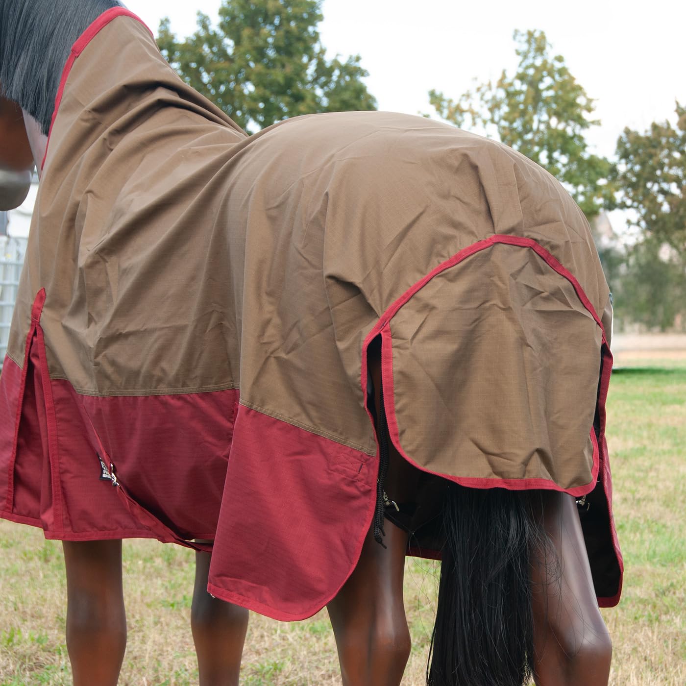 Brama-West Manta para caballo Nevada - Turnout 600D - Manta de invierno con cuello alto - Impermeable - Forro de nylon - Color antiguo/rojo