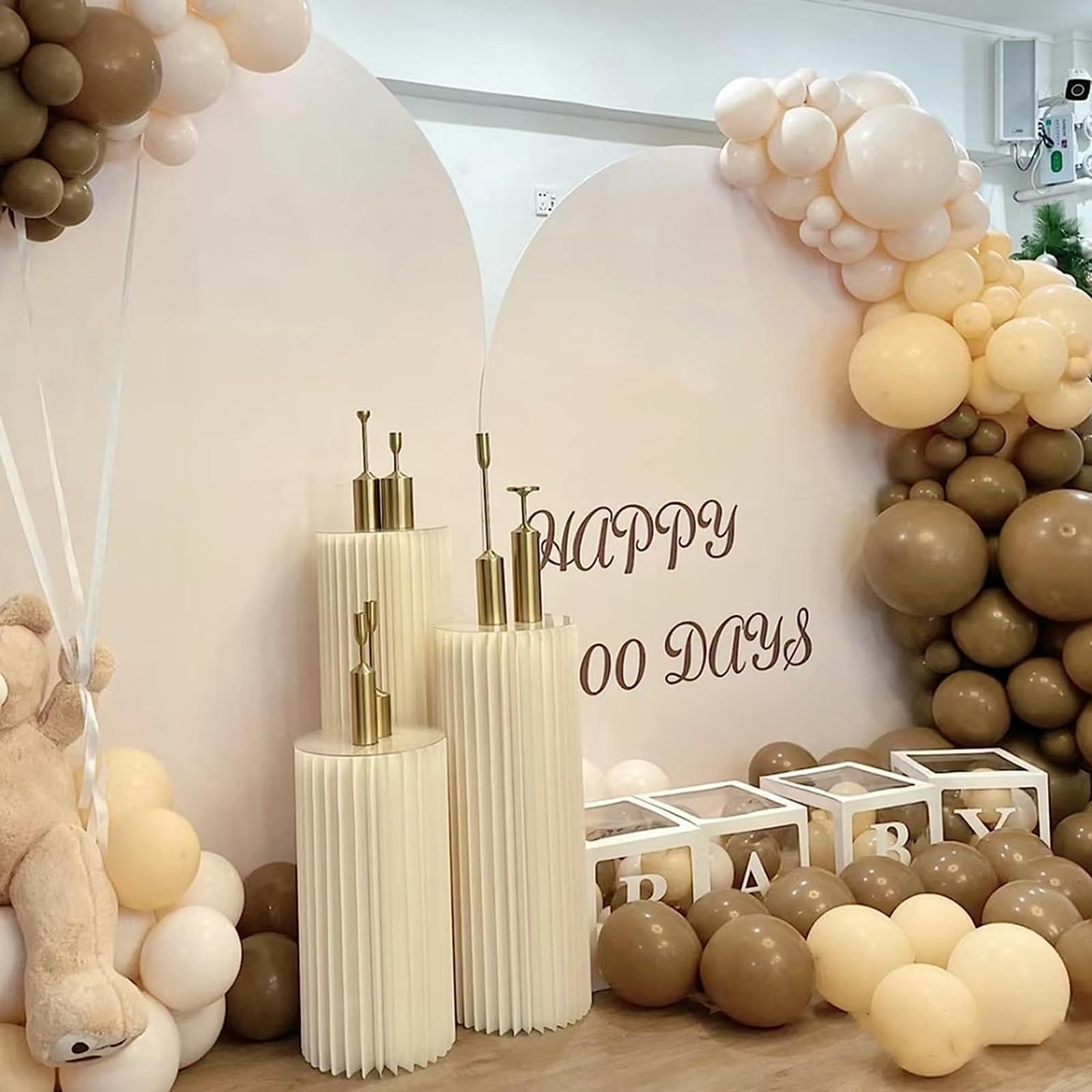 Décor d'événement réussi avec le support de cylindre pliable ARIASS en papier pour fête