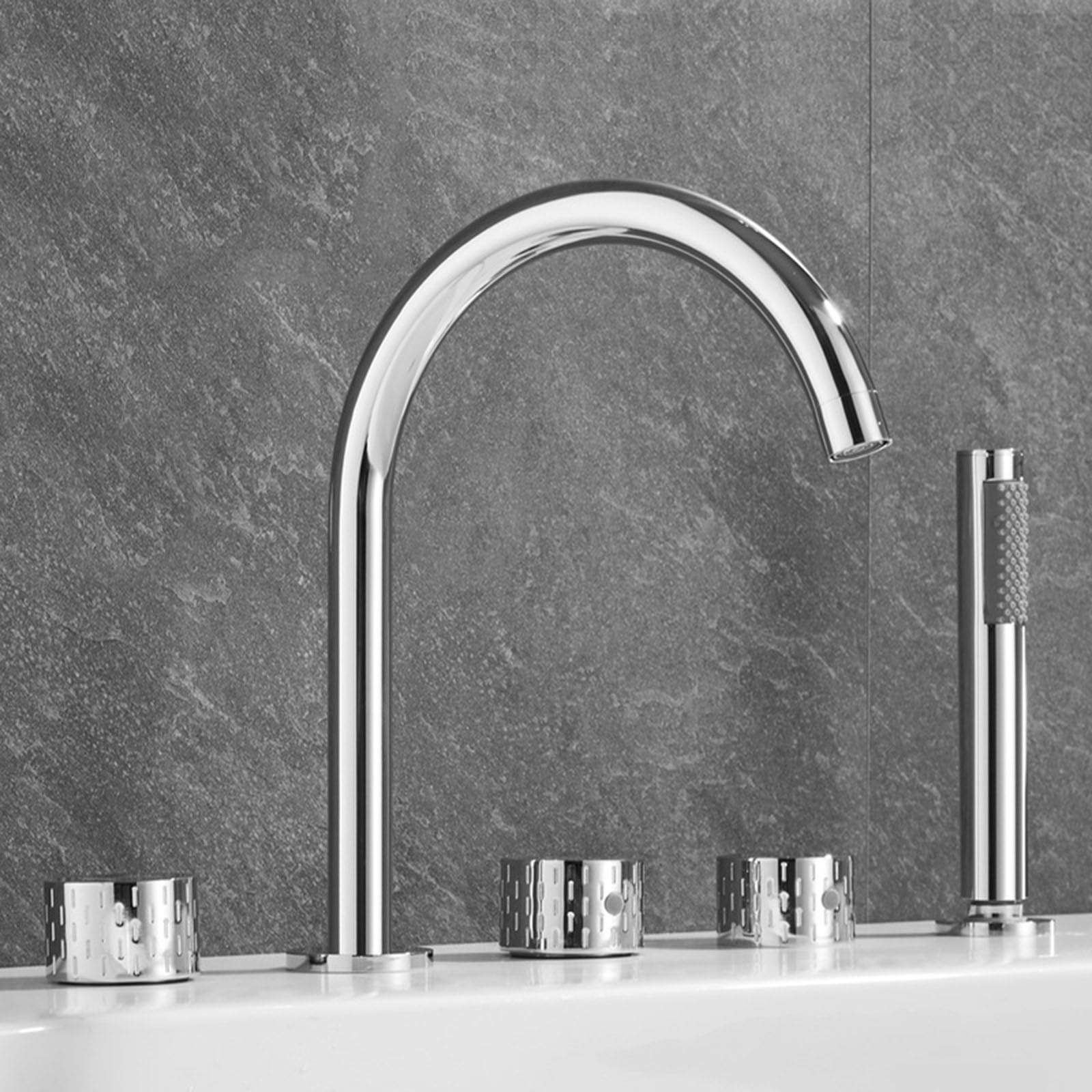 Mitigeur baignoire 5 trous pour une salle de bain moderne et relaxante