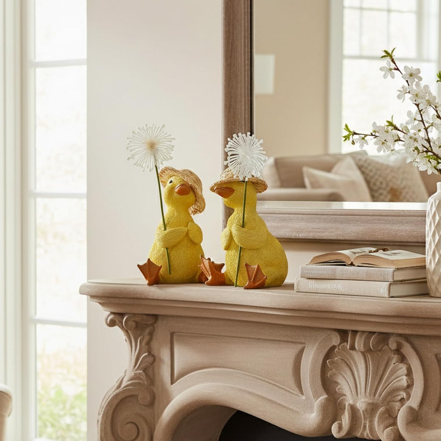 Braxio Duck Figurines Desk Decor Set - Twin Duckling Statue with DIY Hat & Holding White Flowers Whimsical Resin Home Decor for Coffee Table Easter Decoration Gift