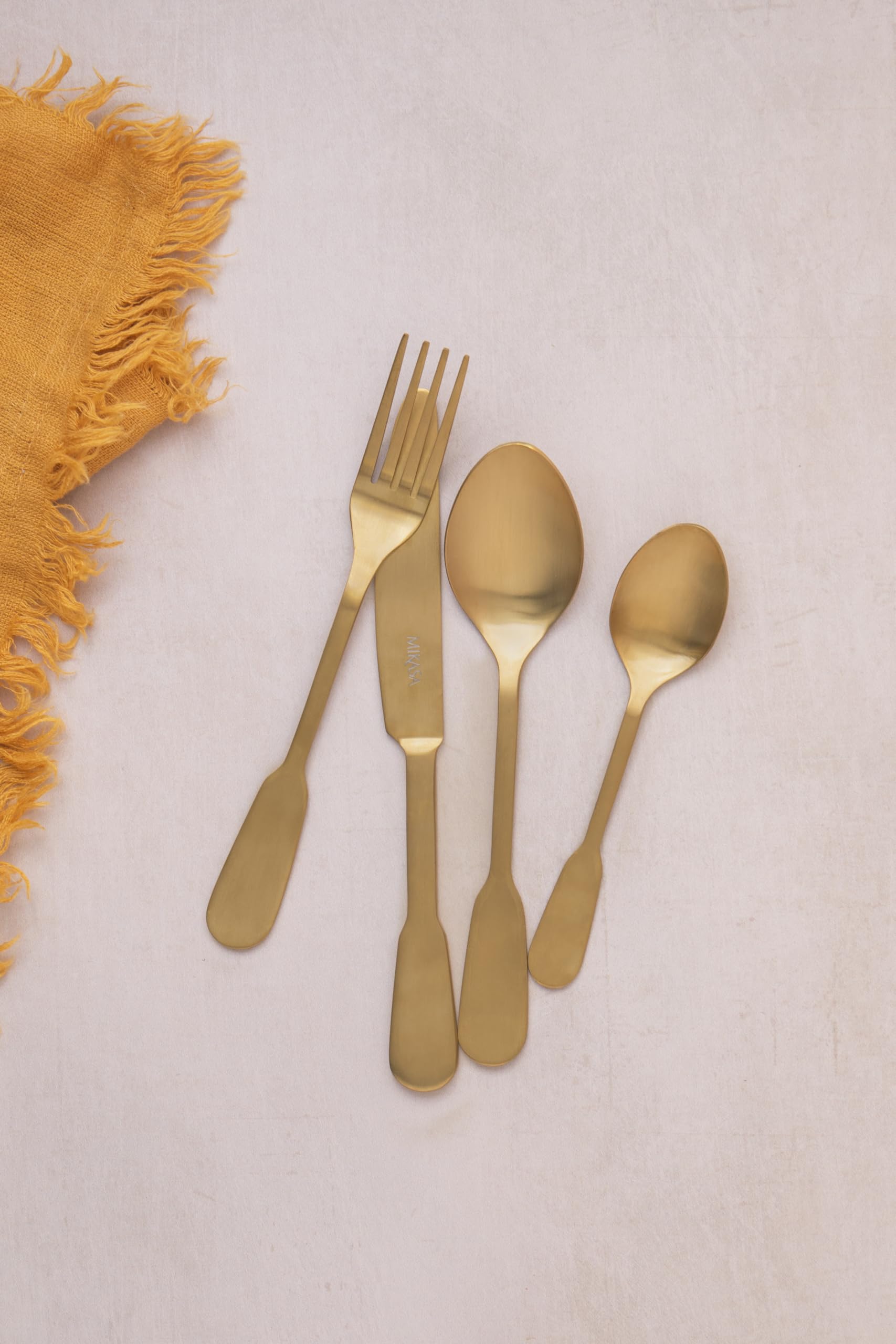 Mikasa Soho Gold 16pc Edelstahl Besteck Set, Gold Besteck Set für 4 | Enthält 4x Messer, 4x Gabeln, 4x Dessertlöffel und 4x Teelöffel - Spülmaschinenfest