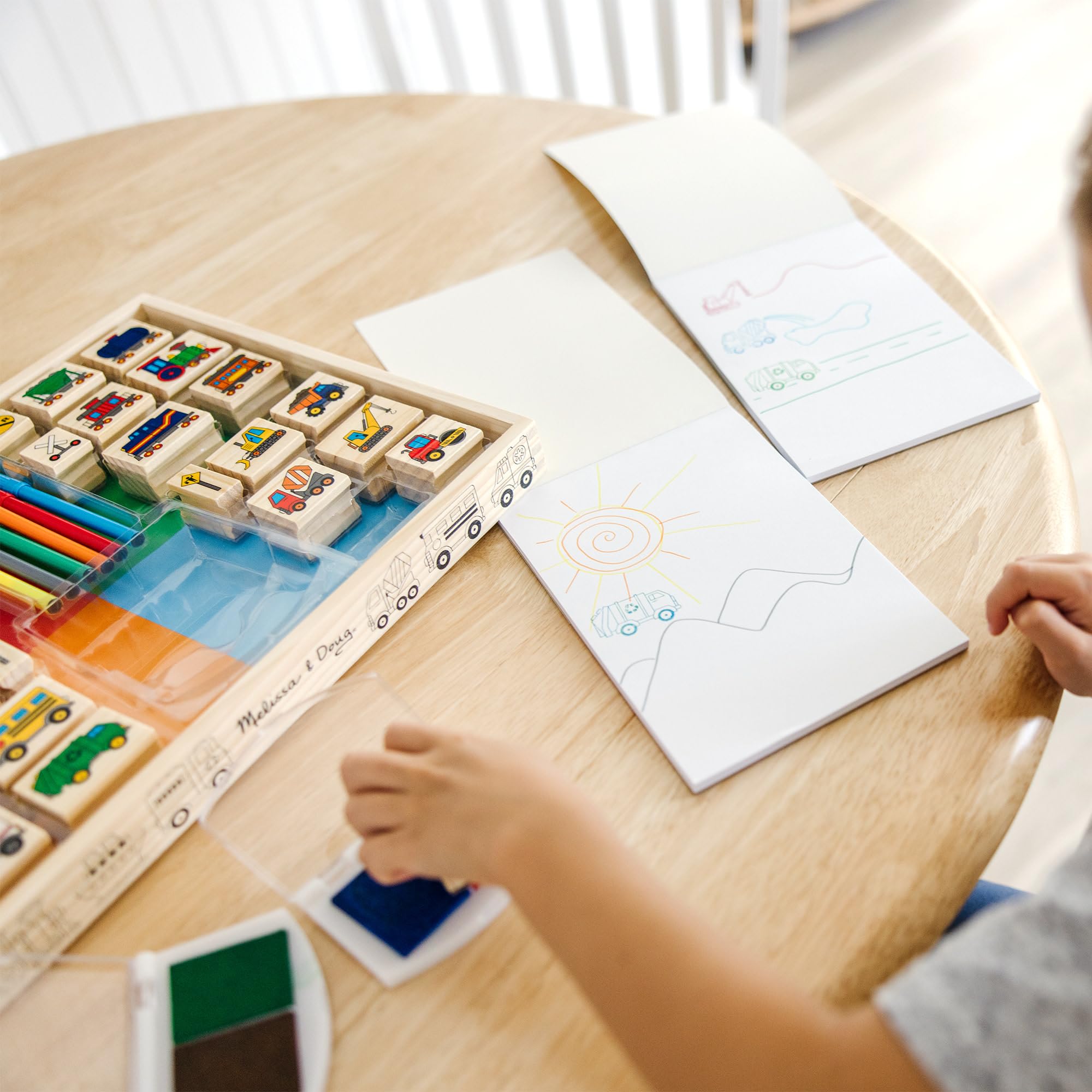 Melissa & Doug 41901 Zestaw drewnianych pieczątek Deluxe - Pojazdy | Sztuka i rzemiosło | 3+ | Prezent dla chłopca lub dziewczynki