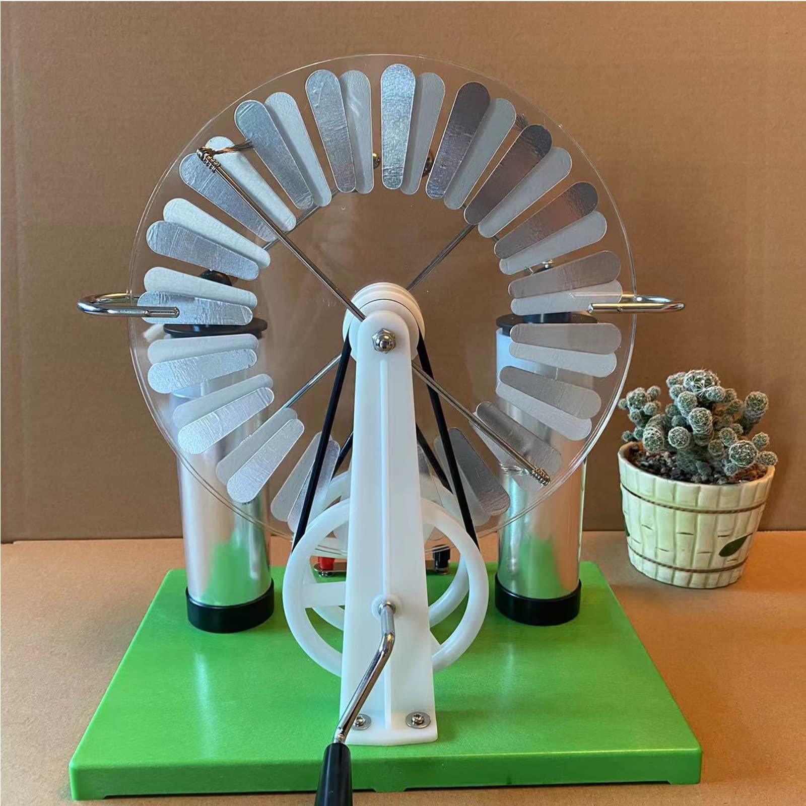 Physik-Demonstrationsexperimentiergerät für Induktionsmotoren als Lehrmittel für den Physikunterricht an Gymnasien,