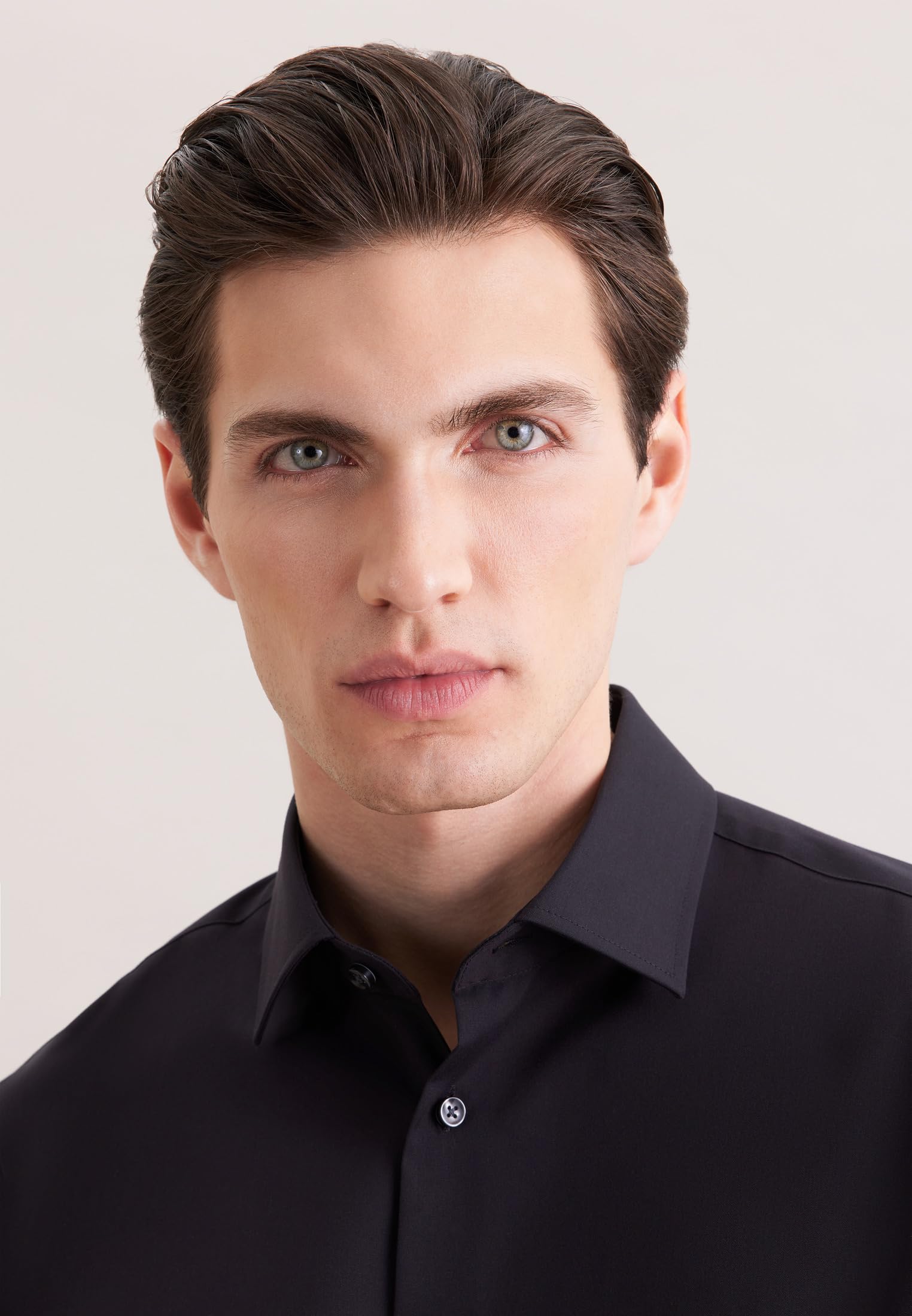 Seidensticker Herren Business Hemd Tailored Fit – Bügelfreies, schmales Hemd mit Kent-Kragen – Langarm – 100% Baumwolle, Medium (Herstellergröße: 39), Schwarz (Schwarz 84)