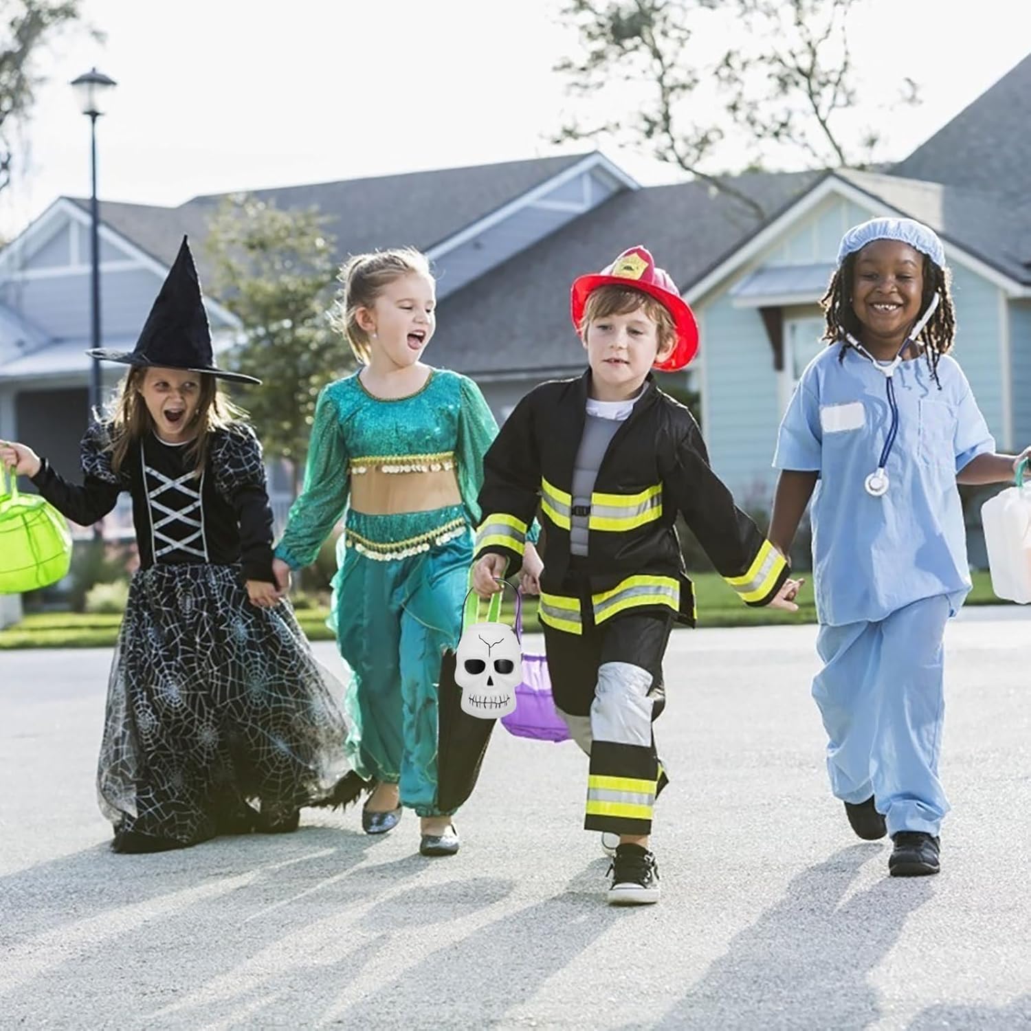 Angoily 5pcs Portable Candy Treat Bucket, Halloween Candy Holder, Trick-or-Treat Bucket, Skull and Pumpkin Design, 7.67 x 5.90 x 5.51 Inch, White, ABS