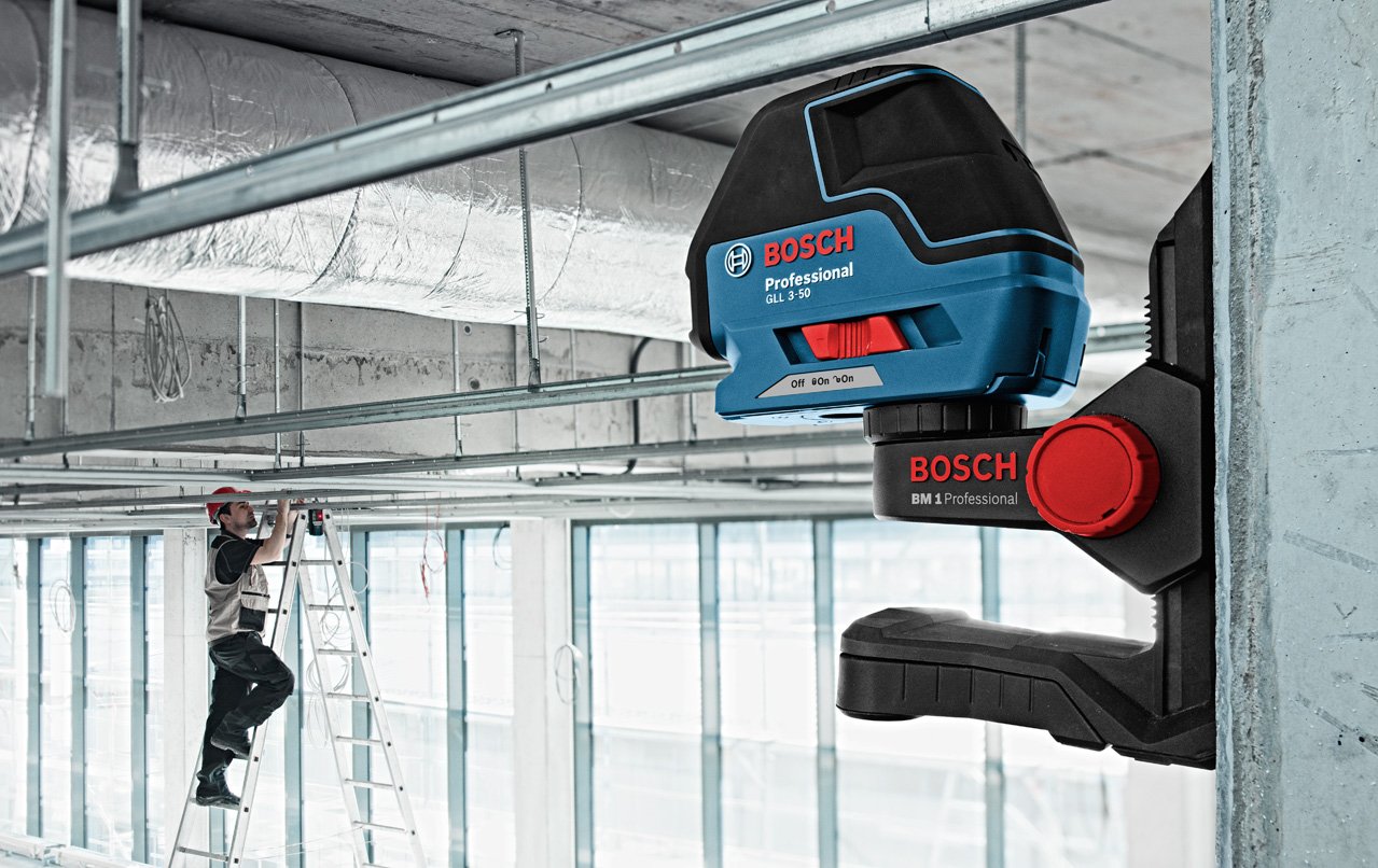Bosch Professional Line Laser GLL 3-50, 4x baterie AA, tarcza celownicza, uchwyt uniwersalny, torba ochronna, wkładka do L-BOXX, pudełko kartonowe