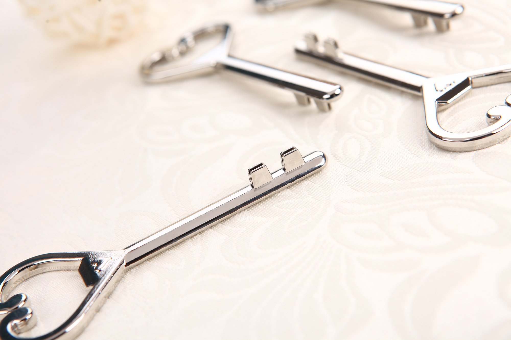 25pcs Multi Function Silver Love Heart Bottle Opener and Place Card Holder Shiny Antique Skeleton Key Heart Shaped Wedding Favor Rustic Decoration