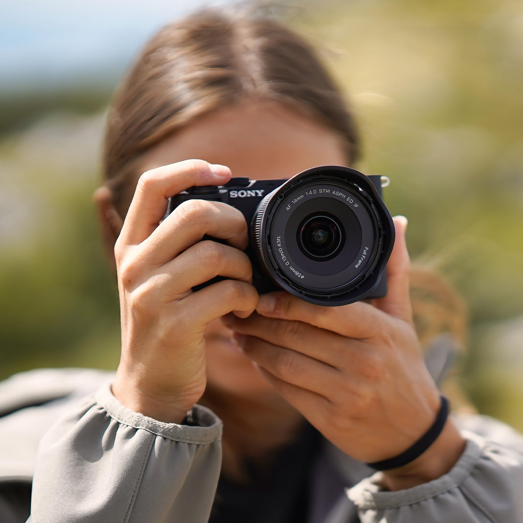 VILTROX 14mm f4.0 FE Objectif pour Sony E-Mount, Plein Cadre Grande Ouverture Ultra Grand Angle Objectif Compatible avec Les Appareils Photo Sony E-Mount a7C ZV-E10II a7 a7R A7R A7 A7R ZV-E10