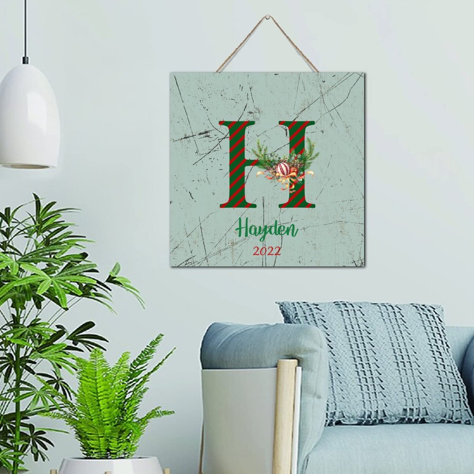 Chambre d'enfant terne ? Sublimez-la avec cette plaque en bois personnalisée