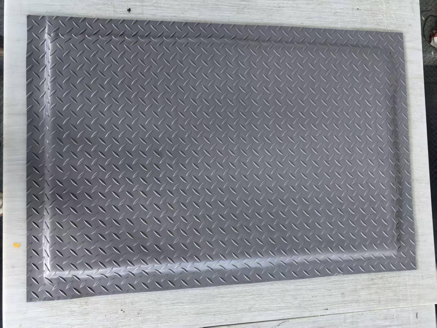 Nisorpa Anti Fatigue Mats Industrial 3' x 5' Ergonomic Standing Mat 15/16" Extra Thick Heavy Duty Commercial Diamond Plate Support Shop Floor Mat for Leg & Back Pain,Grey — Amazon image 9