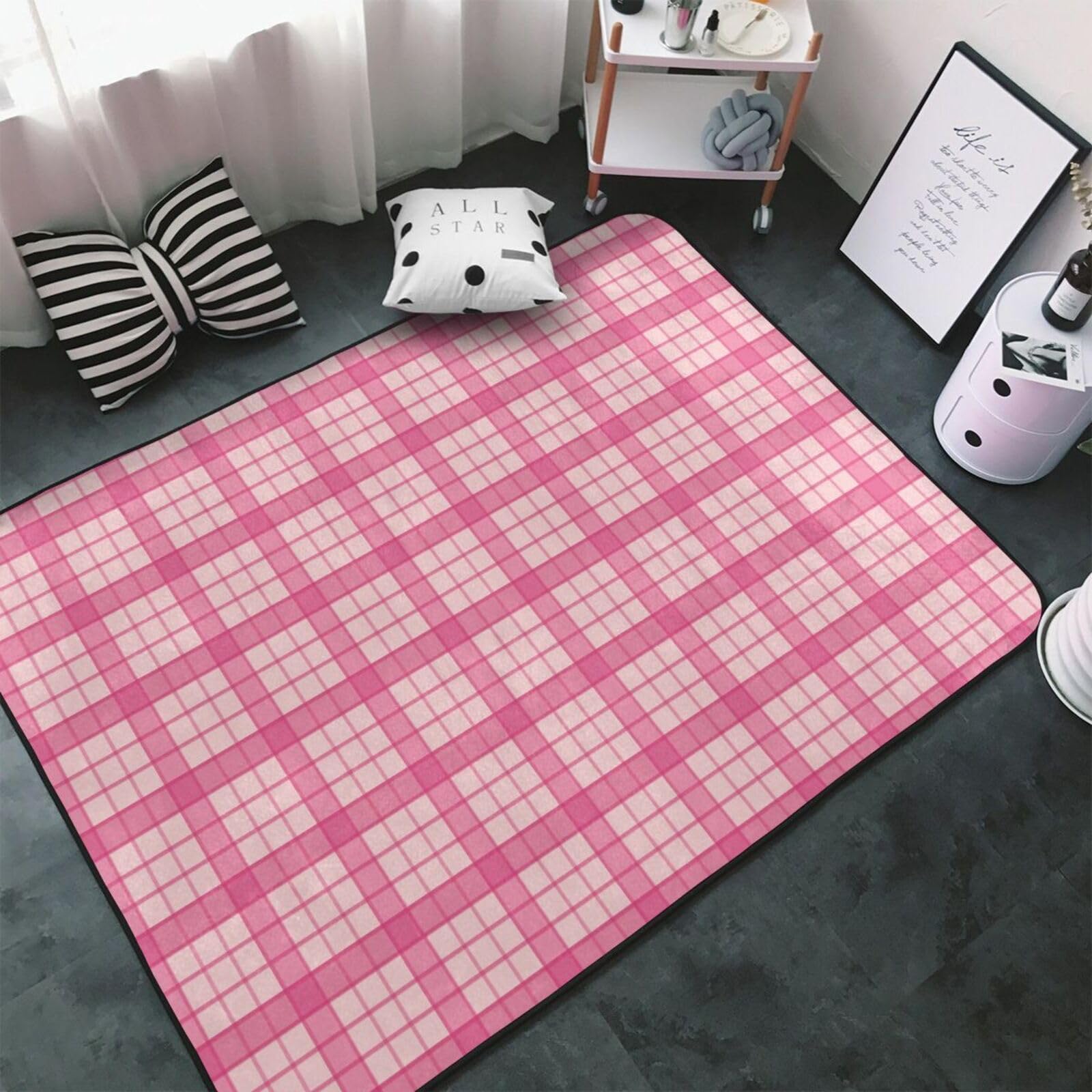 Tapis écossais lavable rose clair pour sécuriser le sol de la salle à manger