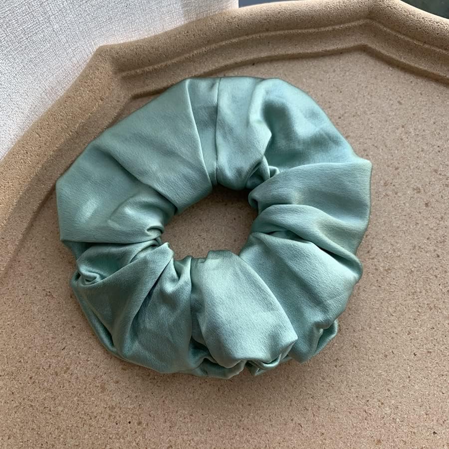 レジンヘアゴム、女の子と猫ちゃん・再販不可 ゆきそら様お取置き