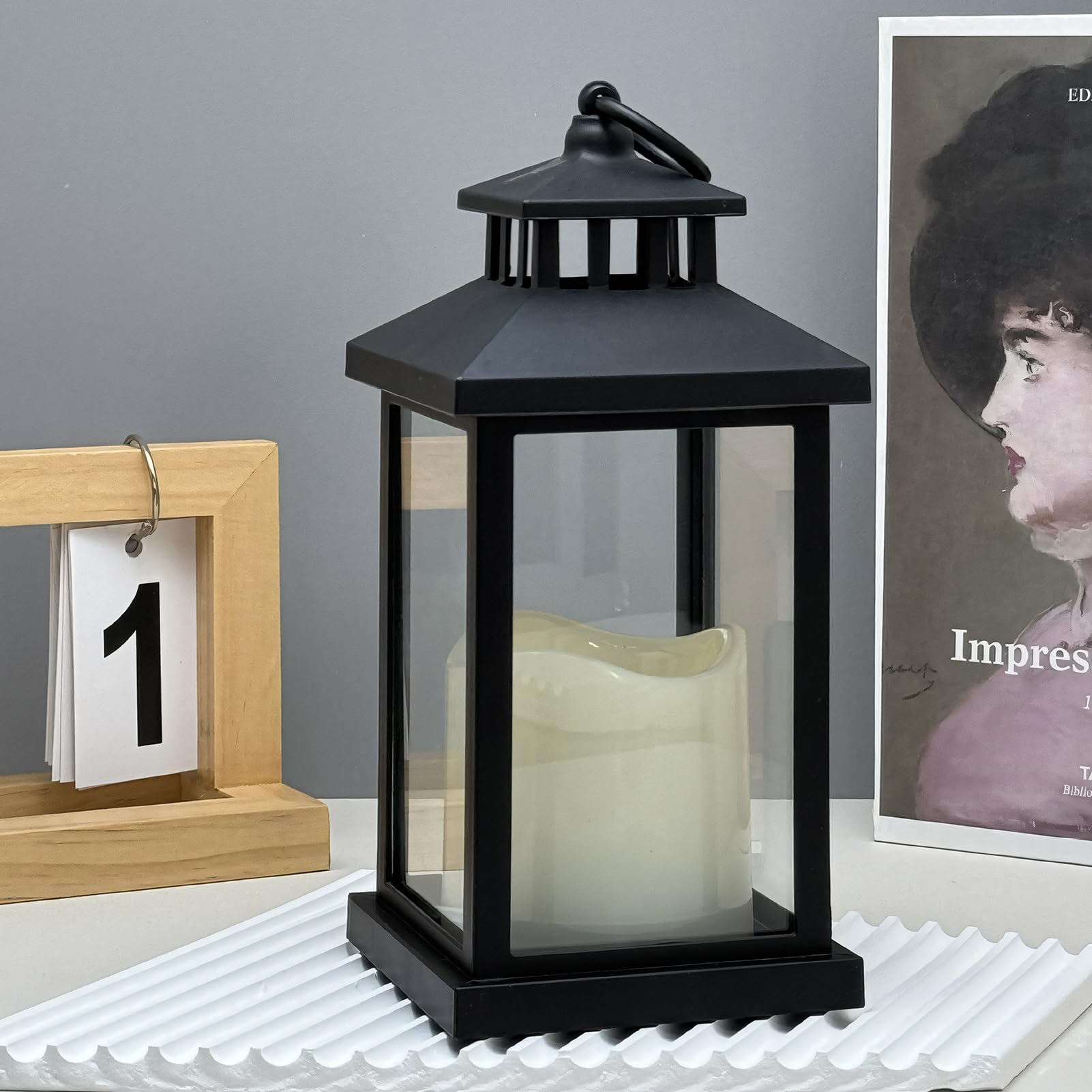 Lantaarn zwart metalen kaarslantaarn, grote lantaarns voor buiten, tuinlantaarns voor kaarsen, 22 cm, zuilkaarsenhouder in vintage, Halloween, Kerstmis, kershouder, begraafplaats, weerbestendig, stijl