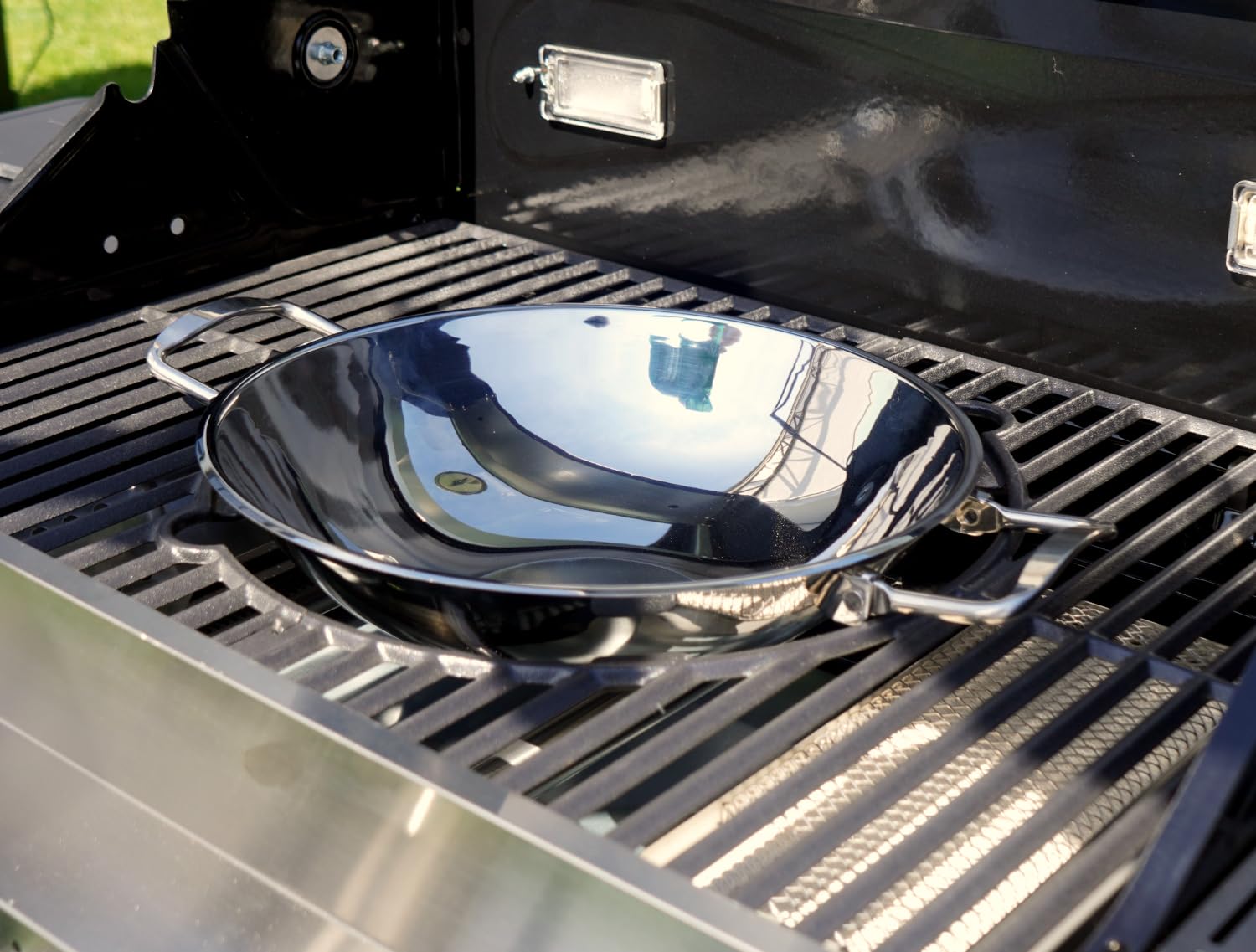 Wok Pfanne Edelstahl Ø 30 cm mit abklappbaren Griffen, runder Boden, spülmaschinengeeignet, für Gasgrill, Gasherd, Induktion