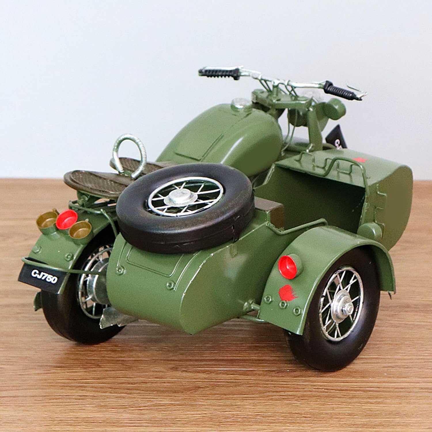 Retro Green Trike Motorcycle Statue – Handcrafted Metal 3-Wheel Sidecar Model with Authentic Vintage Details for Desk, Shelf & Home Decor