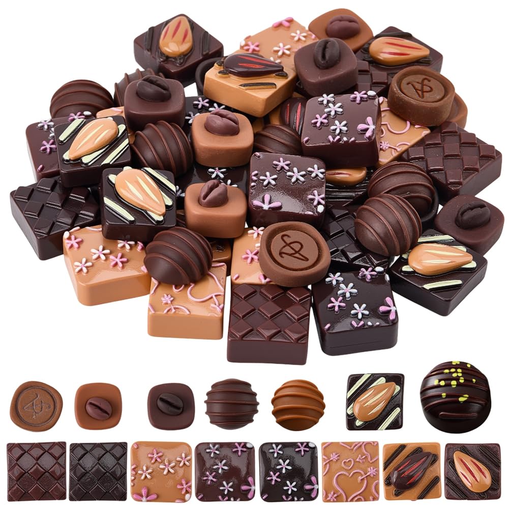 SUNNYCLUE 1 scatola 60 pezzi 15 stili Cioccolato Artificiale Resina Ciondoli Cioccolato All'Ingrosso Mini Assortiti Finti 3D Carini Ciondoli Cabochon Imitazione Dessert per Casa Ufficio Cucina Scrivan