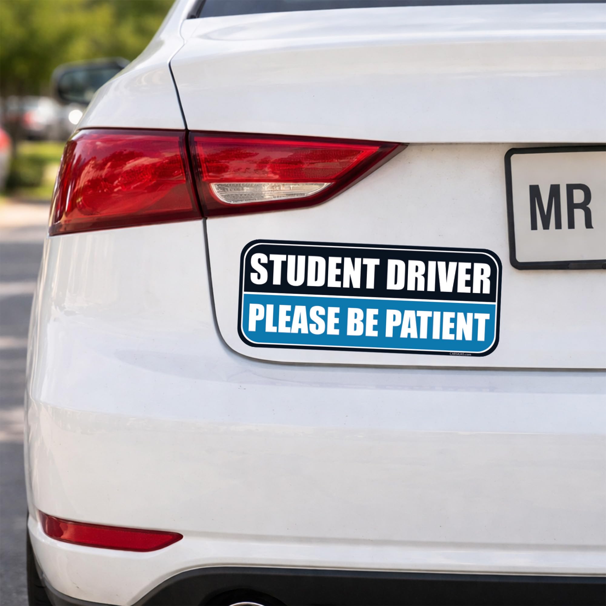 HTH Inc Naklejka dla ucznia kierowcy magnes do samochodu (czarno-niebieski) - wysoce odblaskowy magnes "Please Be Patient Student" Driver dla uczniów, znak bezpieczeństwa pojazdu dla uczniów (25 x 10