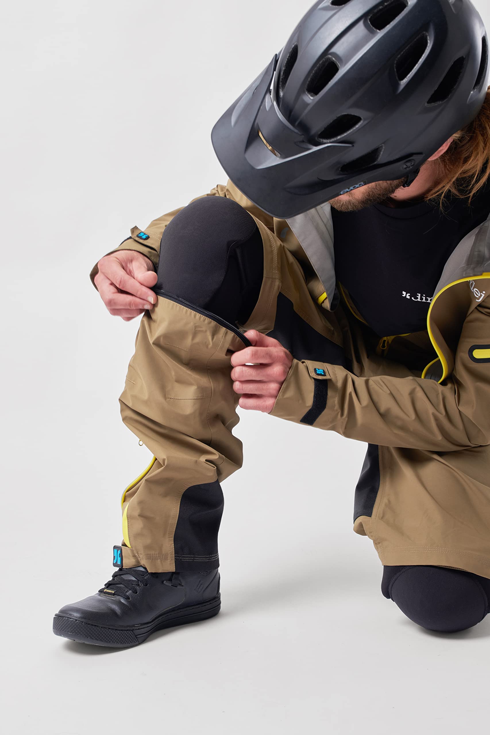 dirtsuit core edition sand/yellow, Fahrradanzug, Matschoverall für Mountainbiker Herren, zip-off-Hose bis Knie