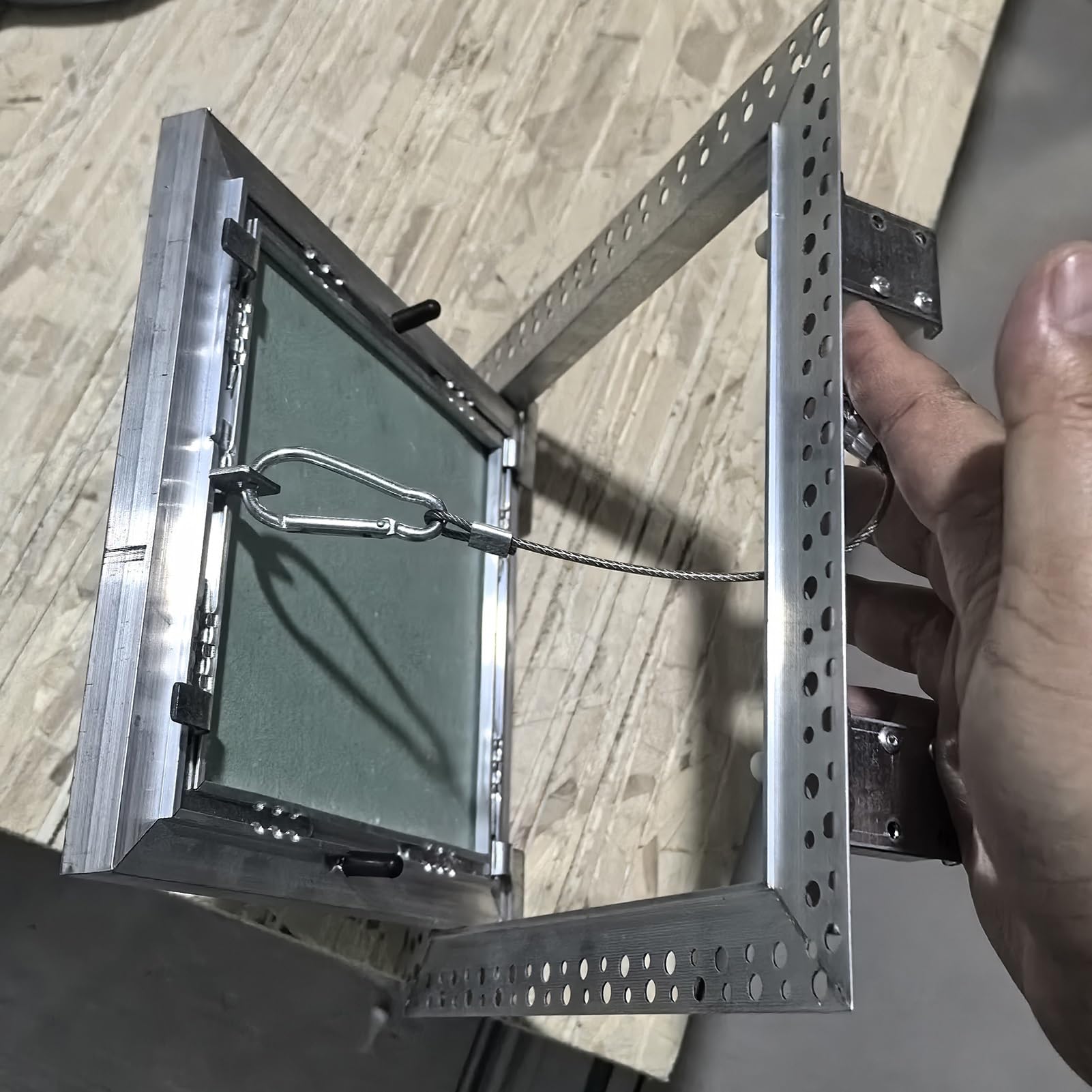 Drzwi wejściowe z płyty gipsowo-kartonowej z aluminiową ramą - panel inspekcyjny do malowania, ukryty właz dostępu do płyty gipsowo-kartonowej