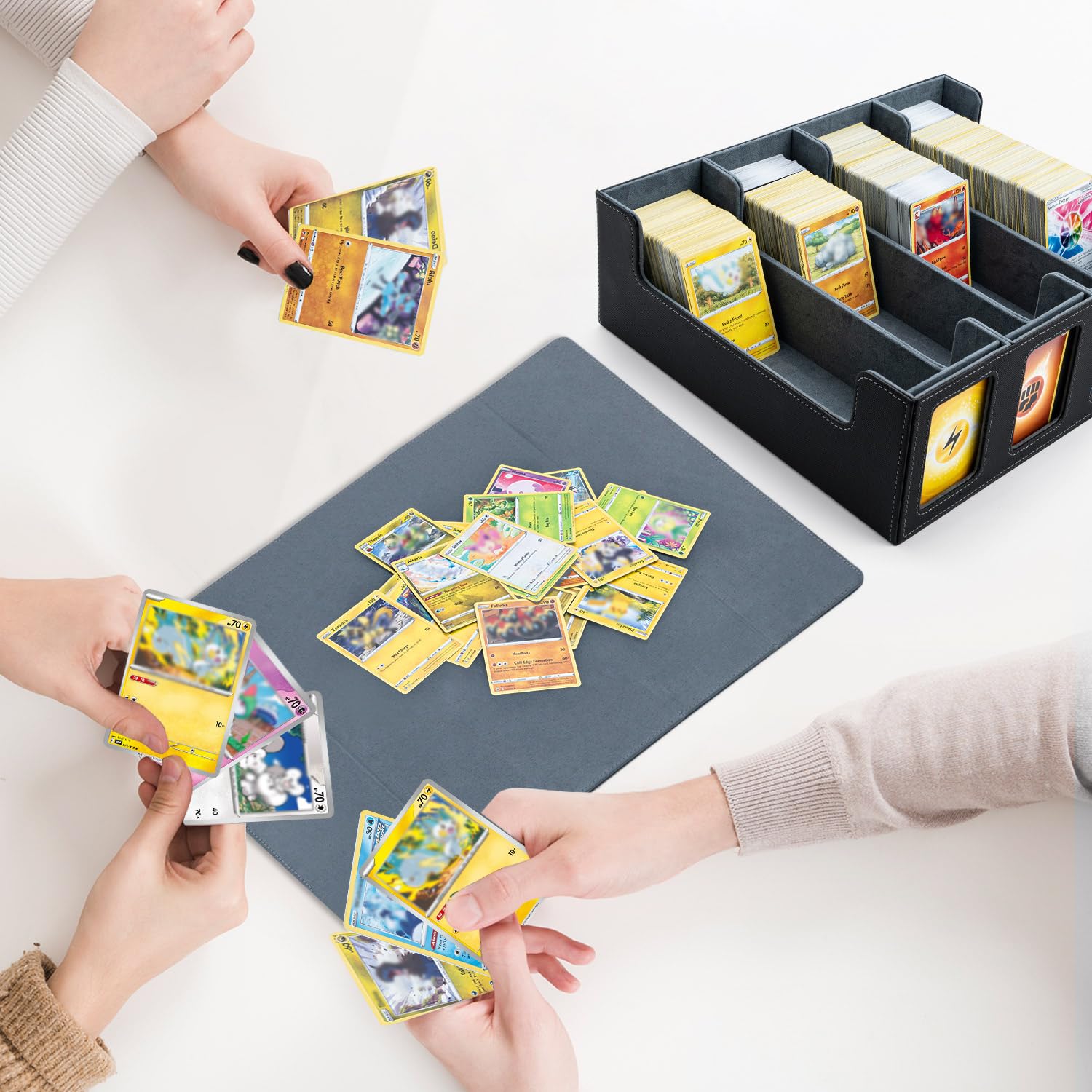 Caja de Cartas para MTG, 4 filas Deck Box para más de 3200 tarjetas, caja de solapa magnética con cuero PU para tarjetas Magic Commander TCG con 12 separadores multicolores y 8 clips Negro
