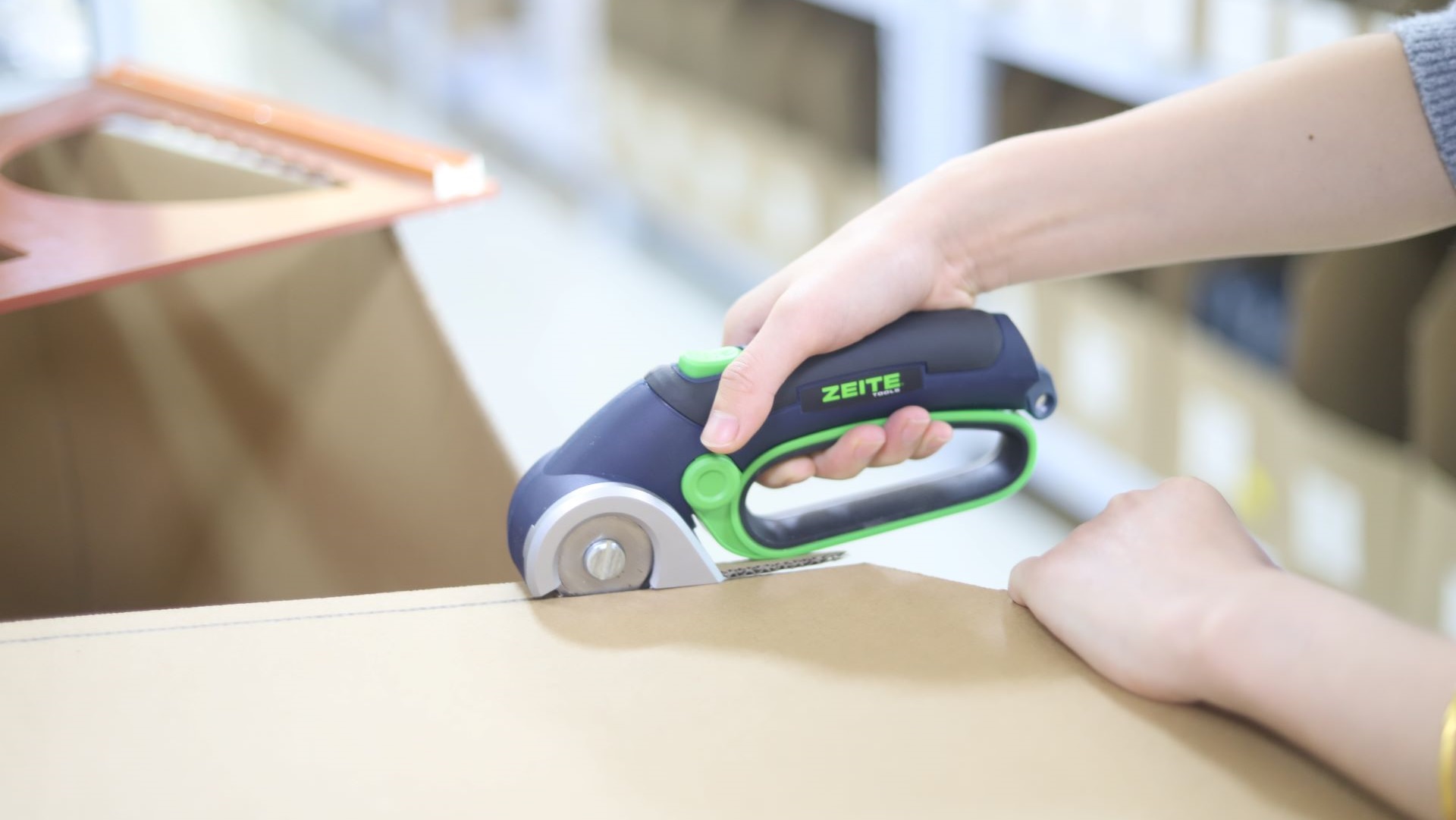 ZEITE 4V Cordless Electric Scissors with USB Charging Cable, 2 x