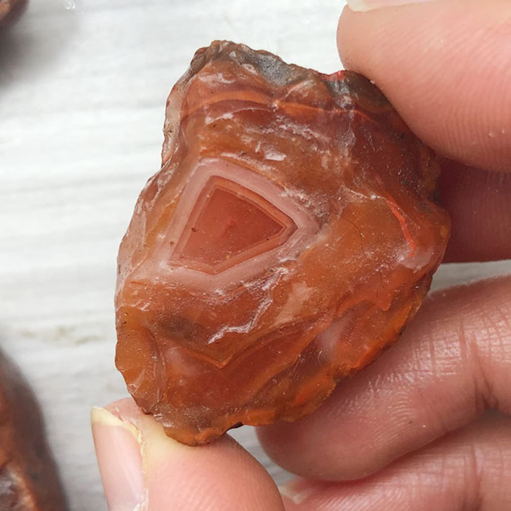 Pierre d'agate de feu Cristal Brut Brut cornaline Rouge Pierre précieuse Naturelle Jardin Aquarium Cristaux et Pierres de décoration de la Maison Artisanat aléatoire 1pc Crystal Specimen