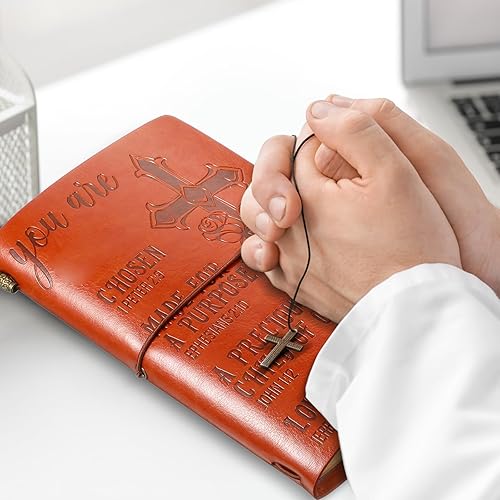 Miniatura 5 de Cuaderno de cuero cristiano recargable para hombres Josué 1 v9 en relieve versículo bíblico inspirador diario bíblico para Navidad regalo de aliento