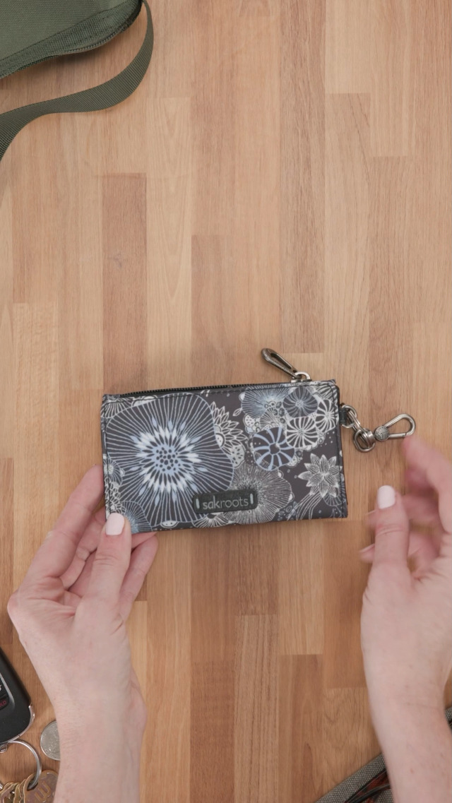 Amazon.com: Sakroots Eco-Twill Encino Essential Wallet, Midnight