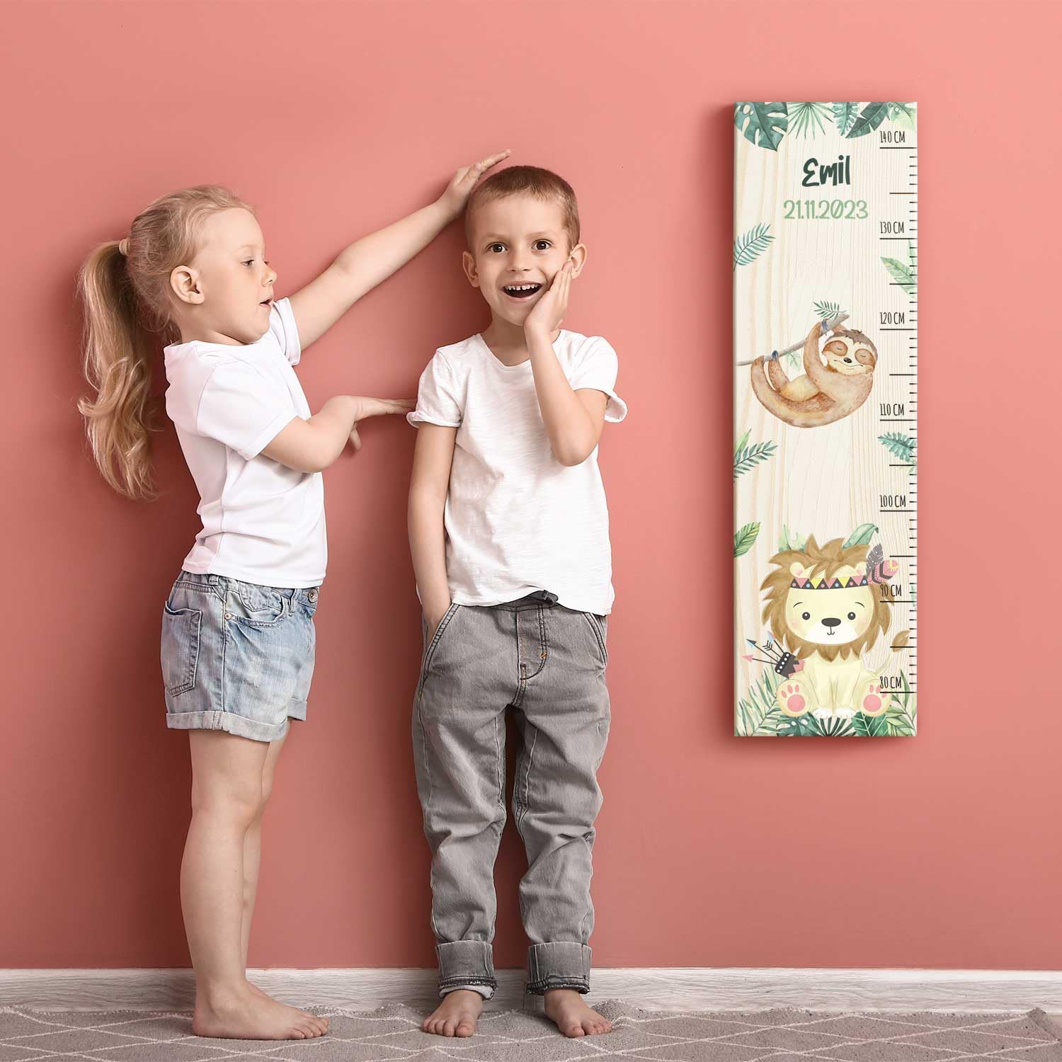 GRAVURZEILE Messlatte für Kinder aus Holz - Dschungel Design - mit Namen für Kinderzimmer - Skala misst 80-140 cm - Größe 20 x 70 x 2 cm - Geschenk zur Geburt für Mädchen & Jungen
