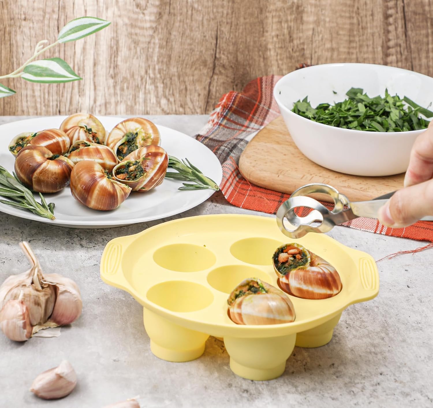 Koluti 6 Holes Nonstick Silicone Escargot Baking Dish，2-Pack Oven Safe French Snail Plates with Double-handle, 6.7 Inch Seafood Mushroom Serving Dishes for Dinner, Kitchen, Restaurant, Party