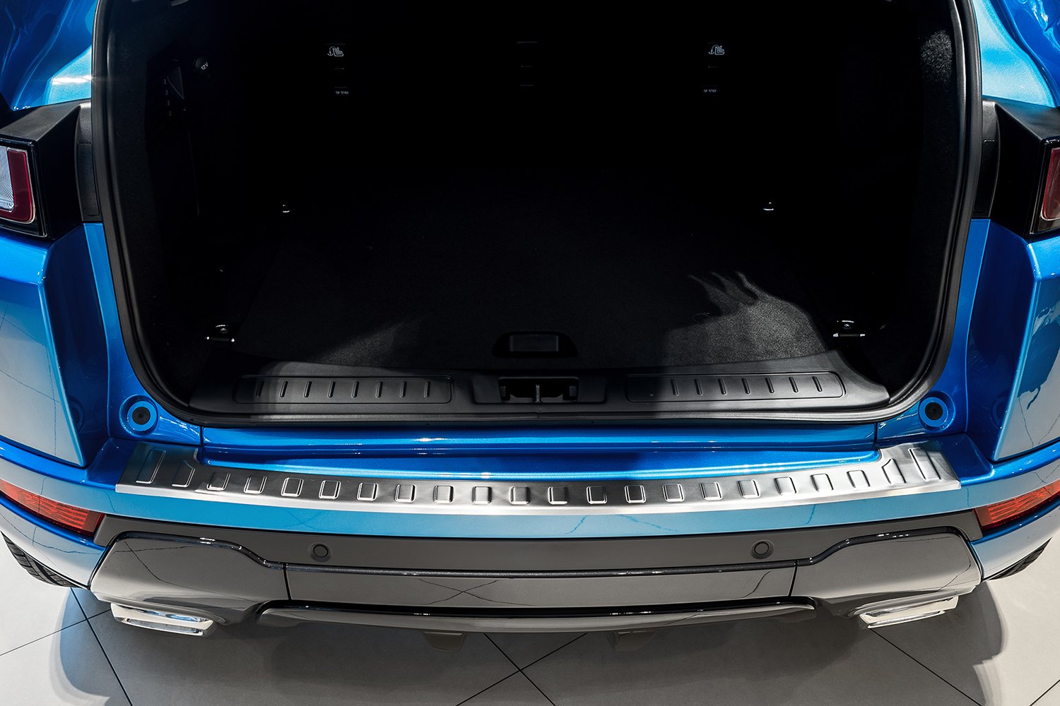 Protection De Seuil De Coffre En Acier Inoxydable – Compatible Land Rover Range Rover Evoque L551 2020-2023 | Finition Brossée, Installation Adhésive
