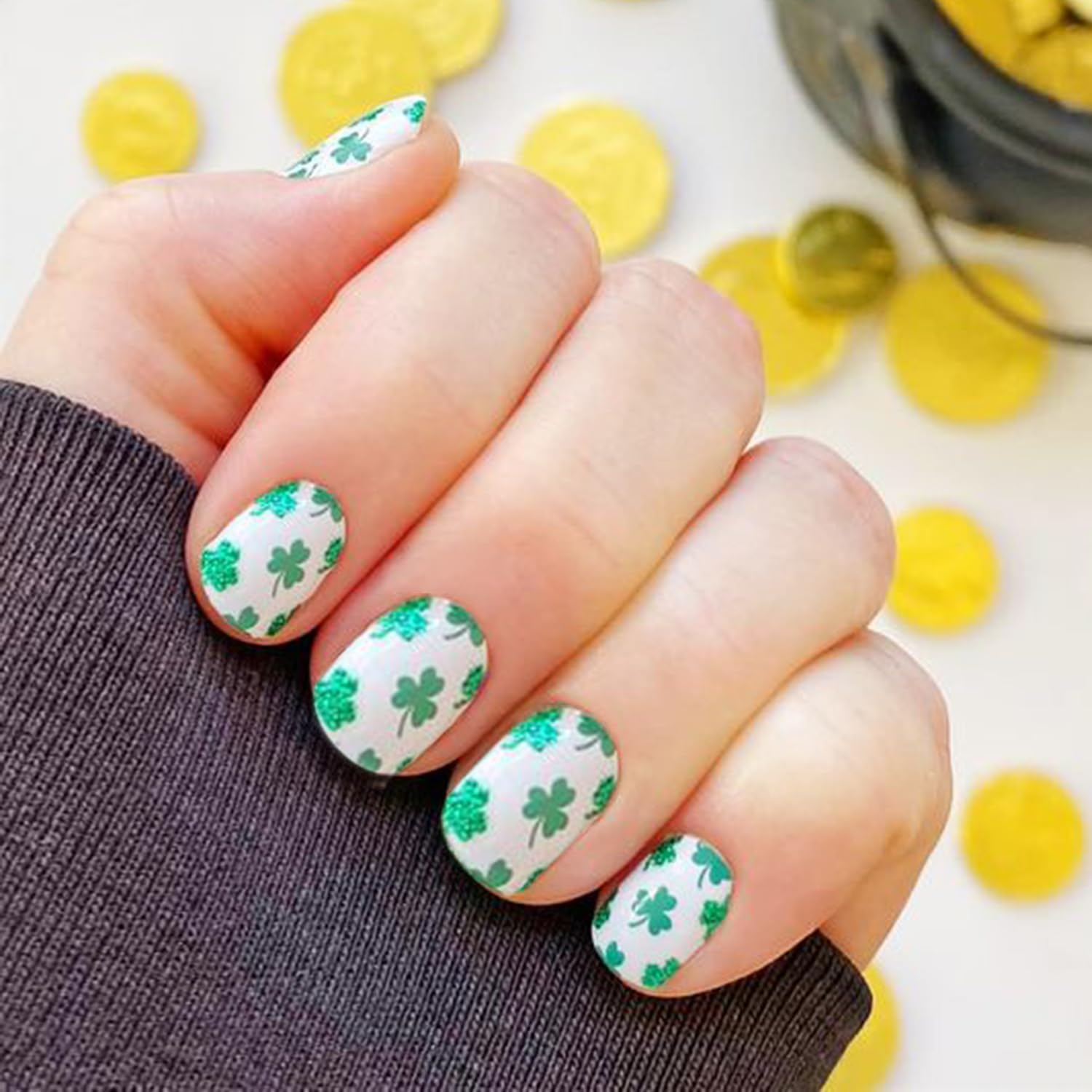 24Pcs St. Patrick's Day Press on Nails Short Square Fake Nails Green Shamrock Acrylic False Nails Lucky Four Leaf Clover Petite Glue on Nails Irish
