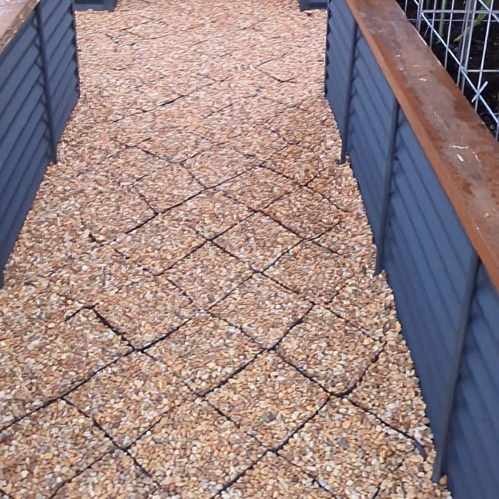 40 lbs Bucket of Multicolor Cream Pea Gravel ⅛ - ½ inch Size, Covers .5 cu ft Area for Landscaping, Pathways, driveways, Drainage, patios, planters, Gardens, playgrounds, Fountains