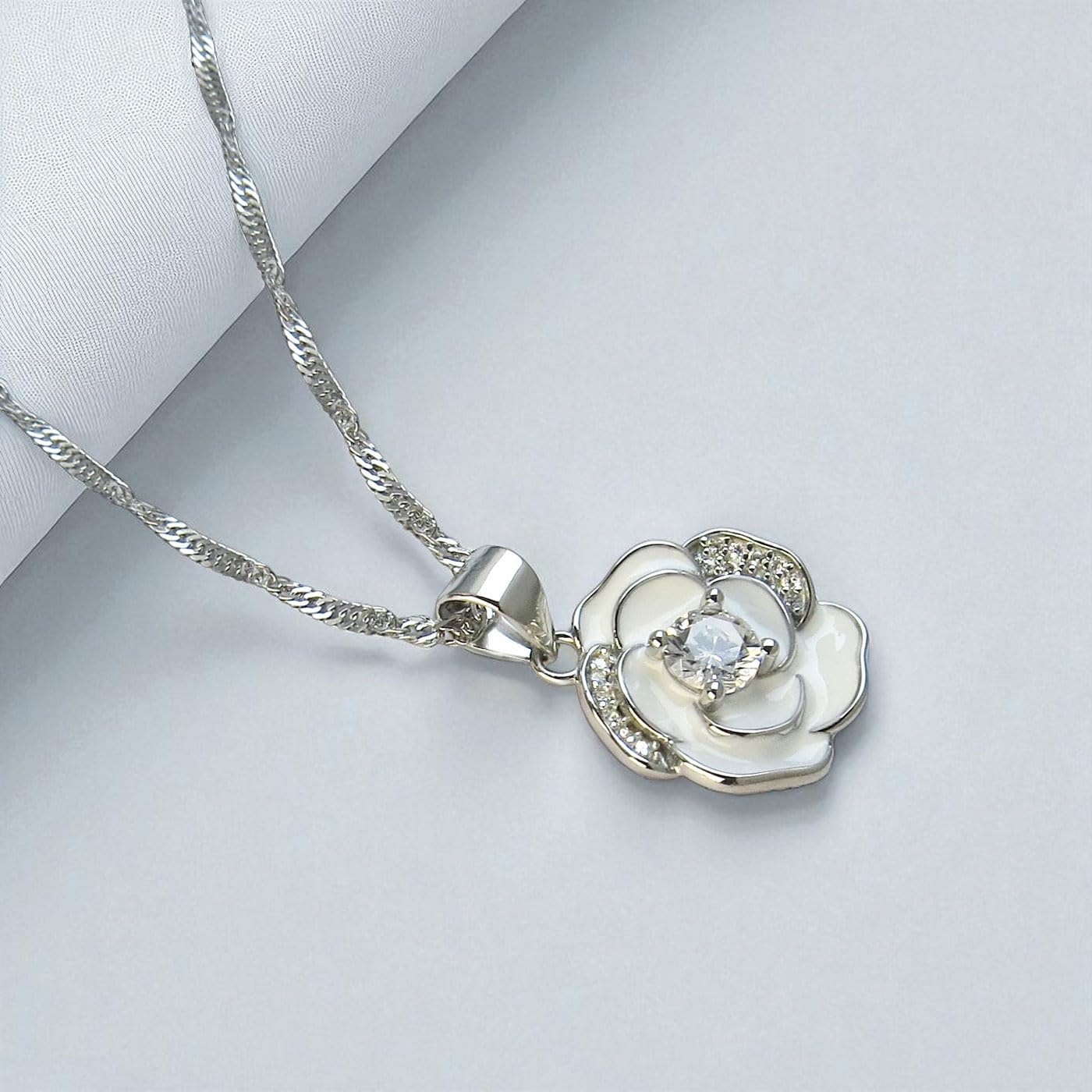 Schöner-SD Collana con ciondolo a forma di fiore bianco in argento 925