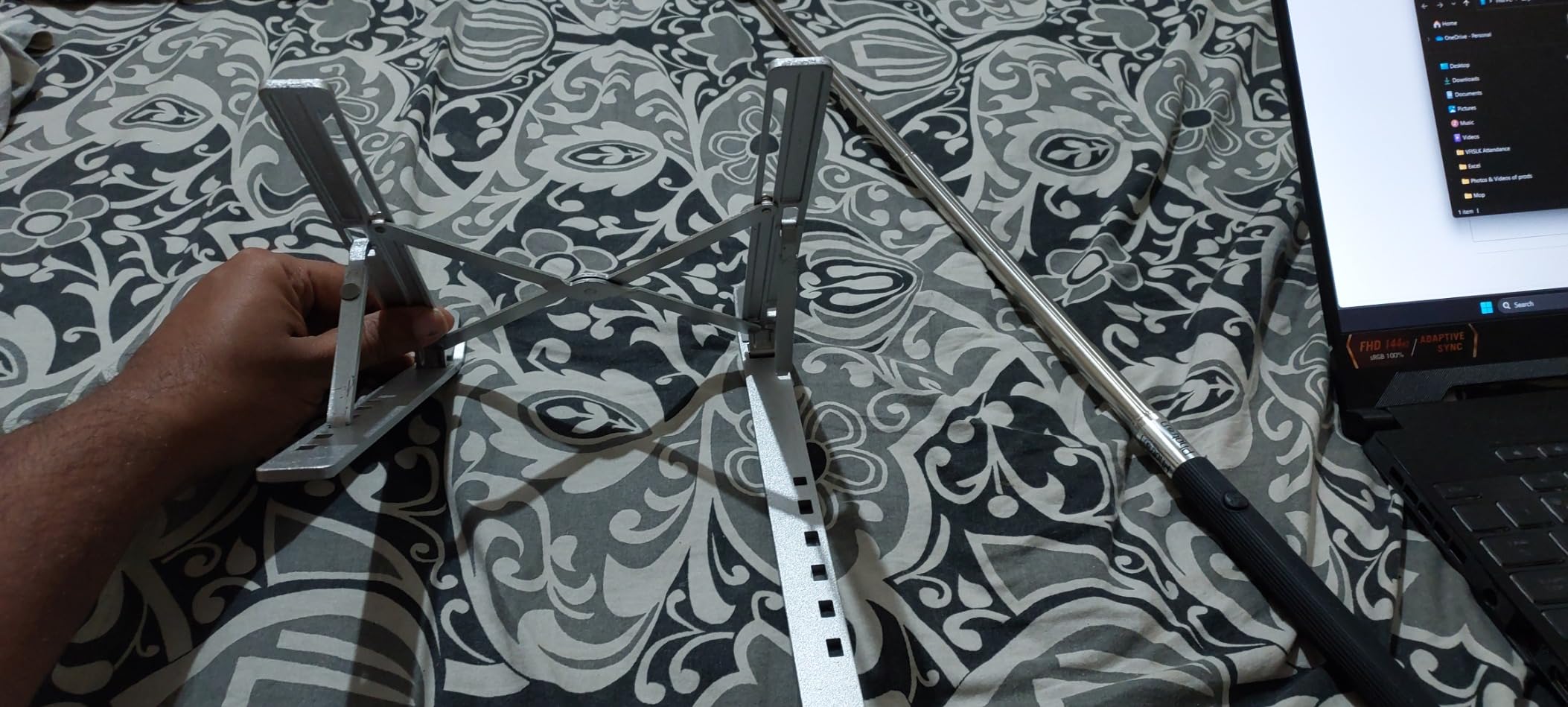 GLUN® Metal Laptop Stand for Table, Ergonomic Laptop Stand, Laptop