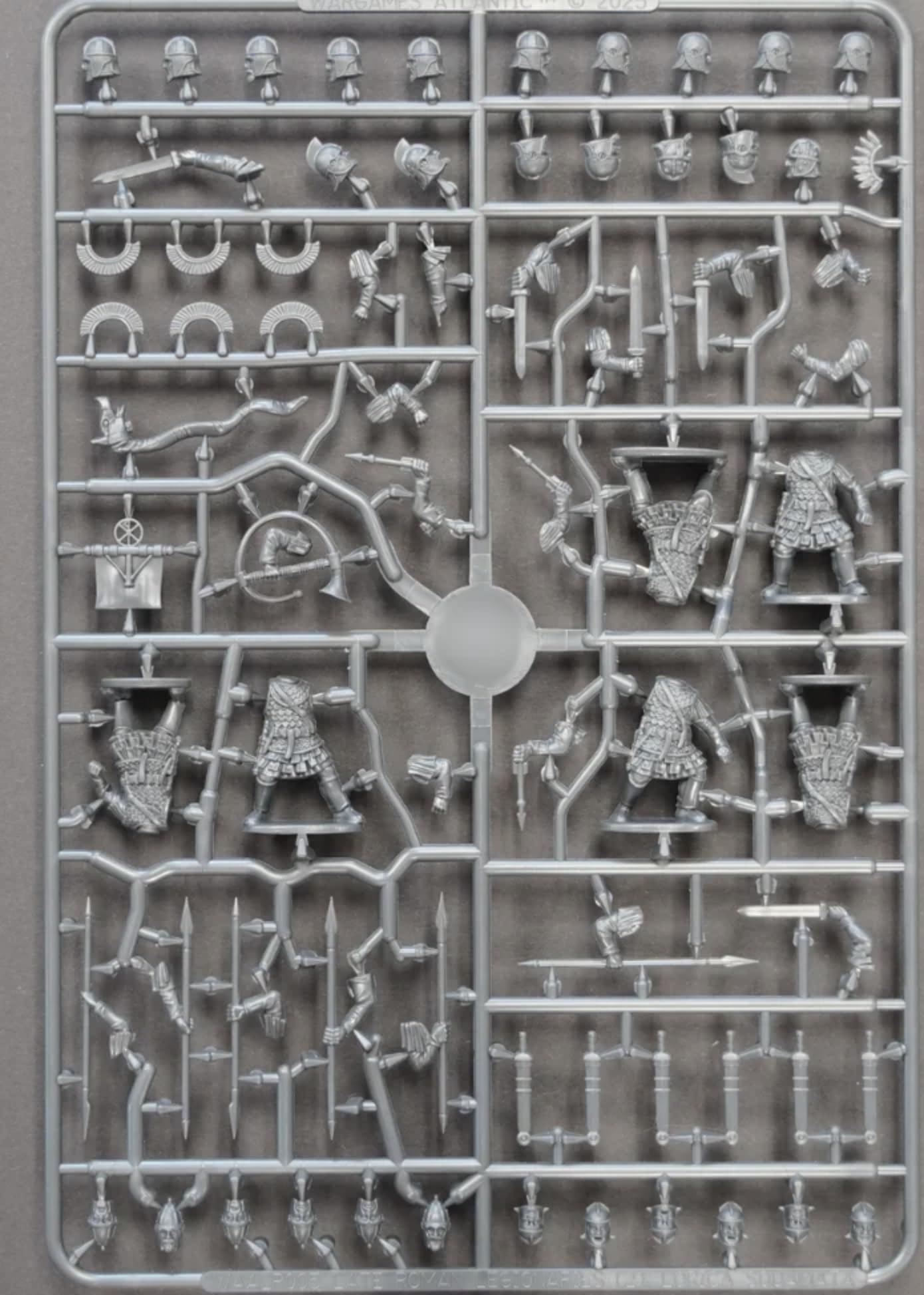 Wargames Atlantic Déclin et chute : légionnaires romains tardifs (2) : Lorica Squamata, figurines en plastique rigide en plusieurs parties