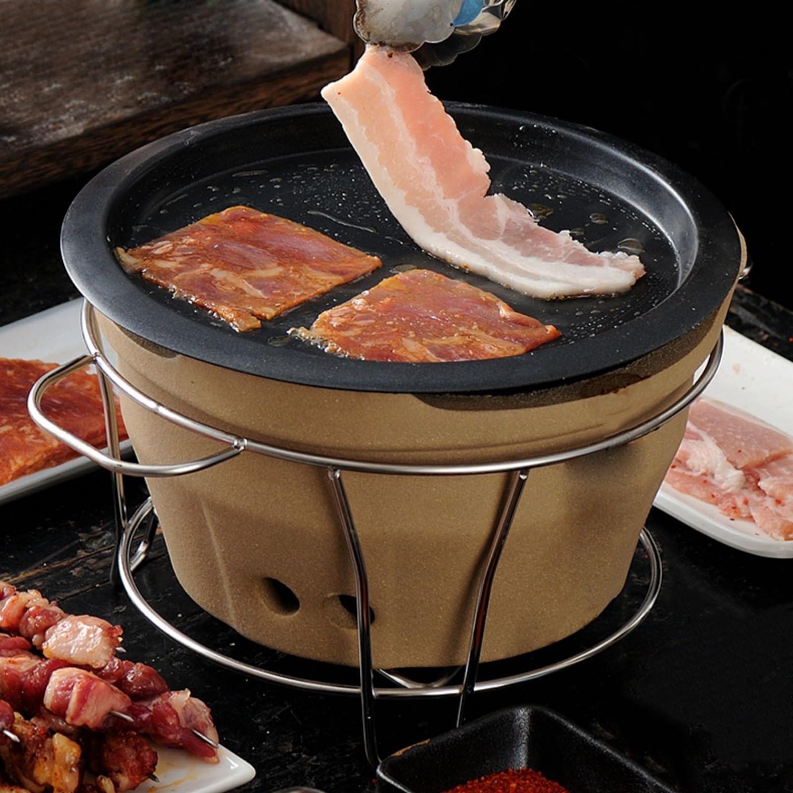 Wielofunkcyjny przenośny ceramiczny grill na węgiel drzewny z kotłem do herbaty do gotowania wewnątrz i na zewnątrz oraz przygotowywania herbaty, zawiera blachę do pieczenia w domu i na kempingu