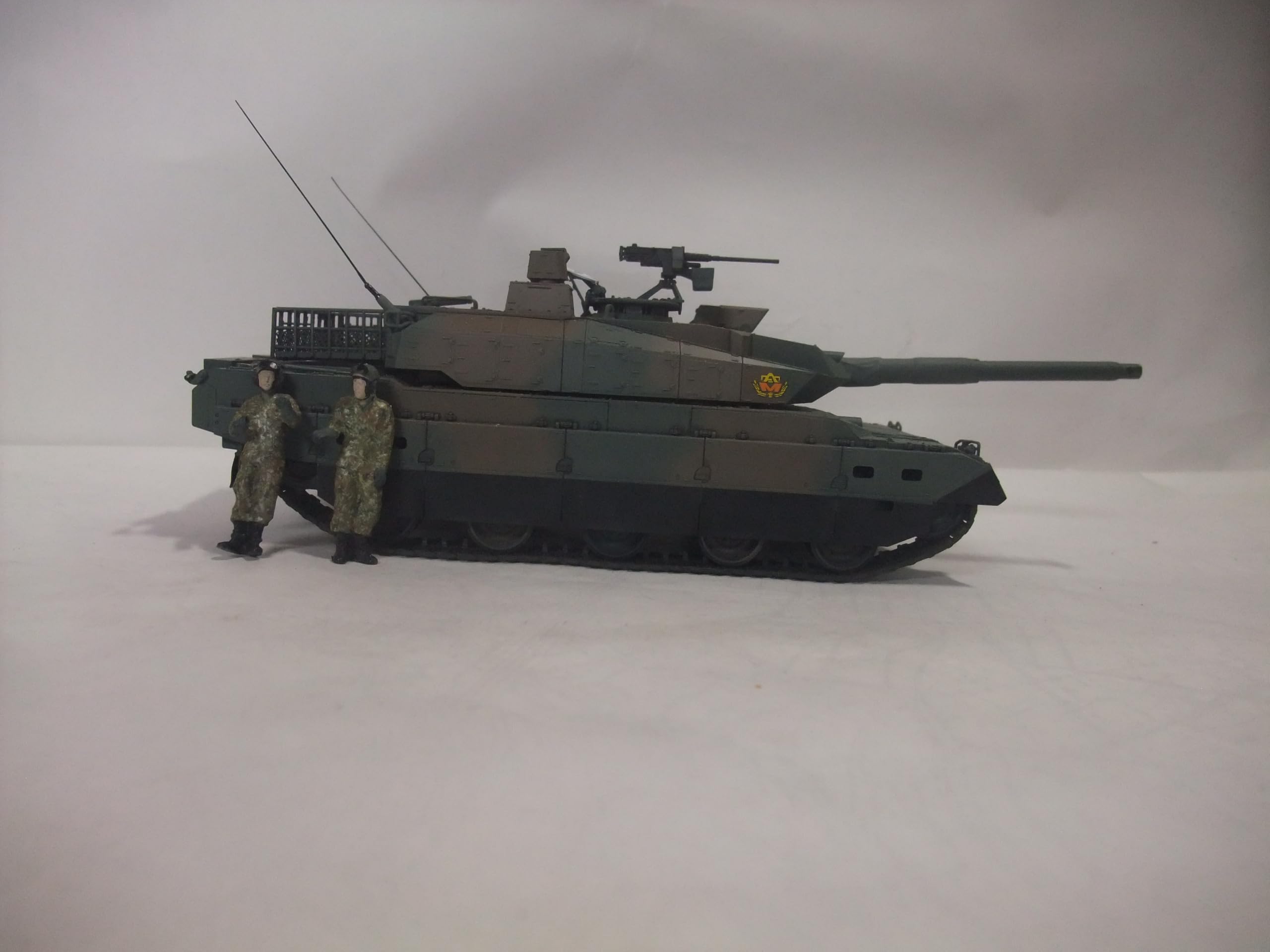 Amazon | 完成品 陸上自衛隊10式戦車 35分の1サイズ | プラモデル