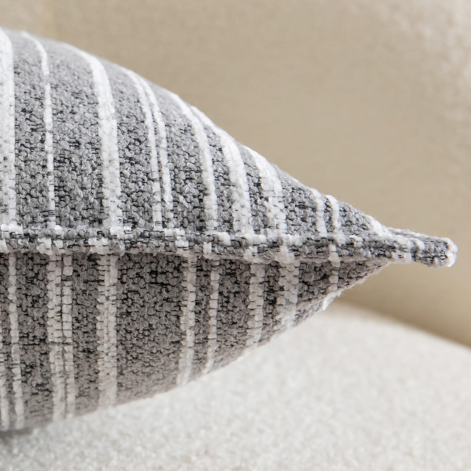 Madizz 2 Pezzi Copri Cuscini in Boucle con Bordo Decorativo Neutri Morbido Copricuscini Fodere per Cuscino Lusso Stile Arredi per Divano e Letto Grigio chiaro 45x45 cm