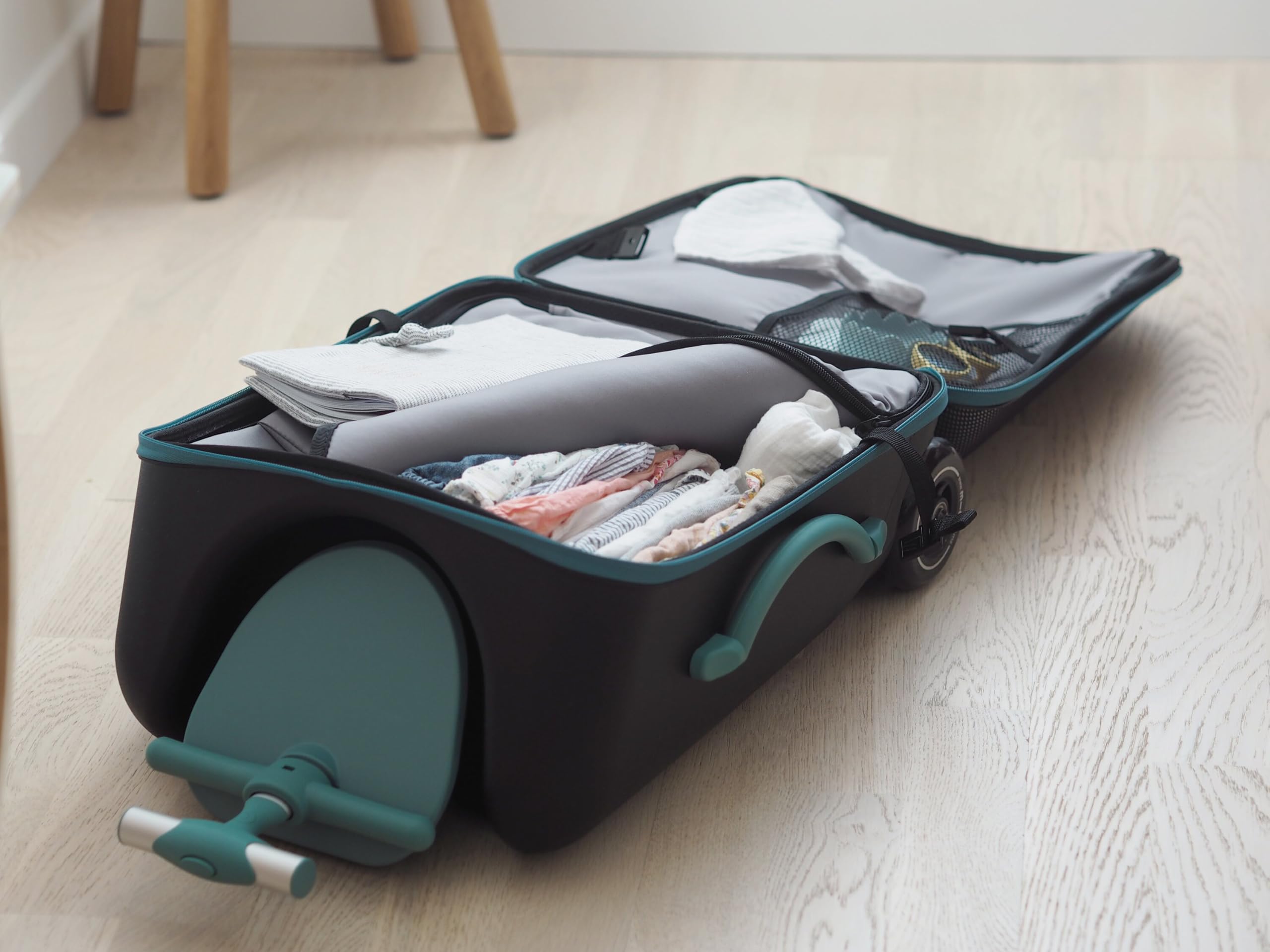 BÉABA - Valigia rigida 2 in 1 con Seggiolino per Bambini, A partire dai 4 anni, Scalabile, Ampia Apertura, Capacità 22L, Diversi Scomparti, Pratica e Maneggevole, Luggage Eazy