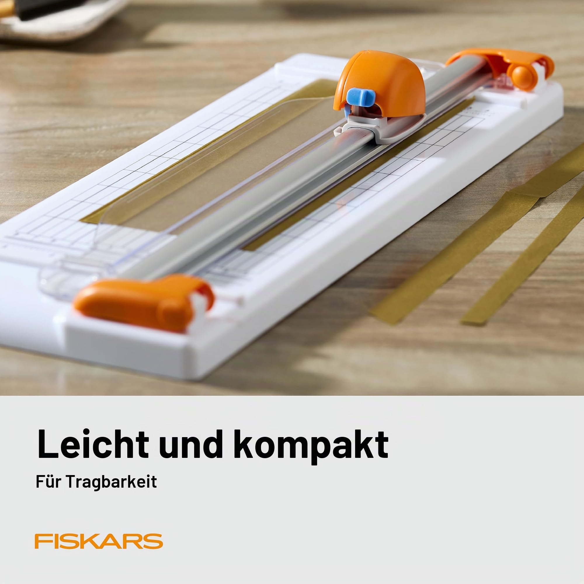 Fiskars Kompakter Rollschneider – 30,5 cm Schnittlänge – tragbare Größe mit ausziehbarem Bodendeck – selbstschärfende Klinge – Scrapbooking-Werkzeug
