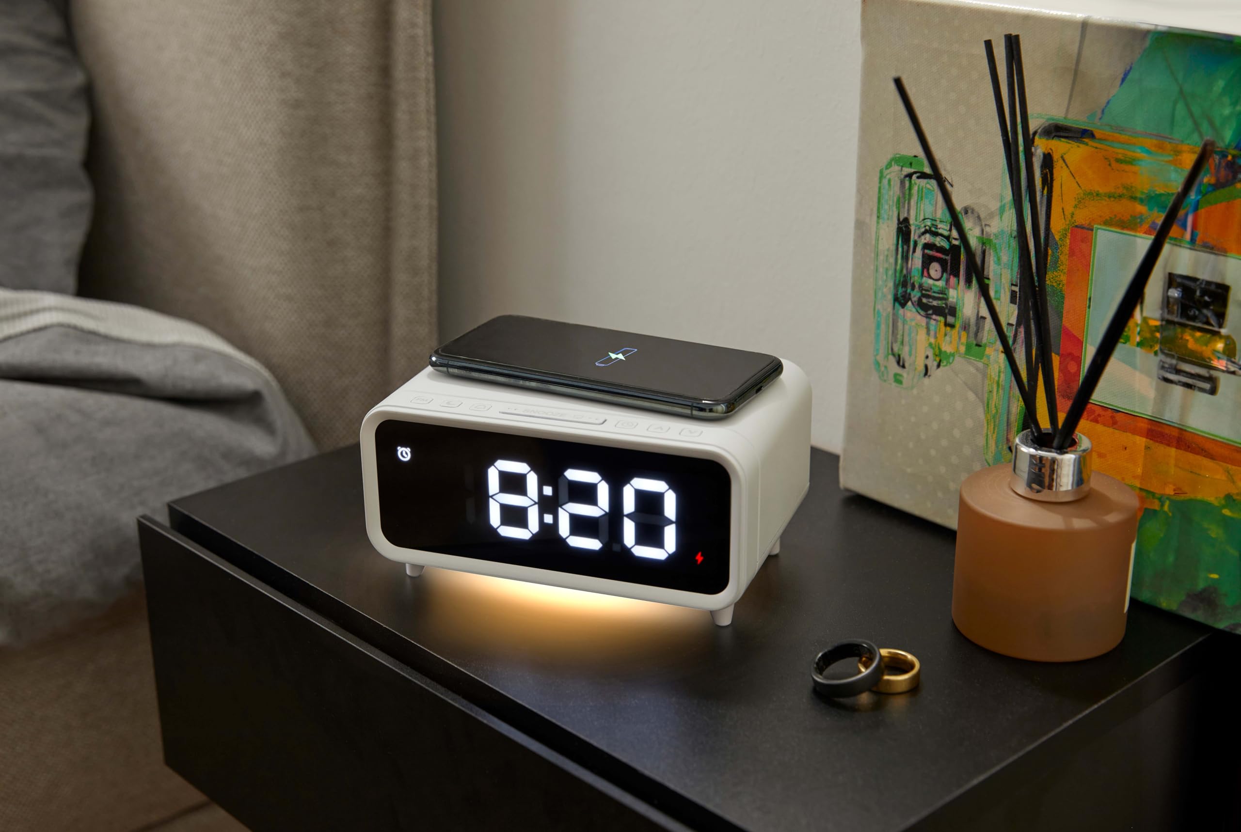 Northpoint Digitales DAB+ Radio mit Wecker Kabelloser Ladestation Nachtlicht und USB-Ladeanschluss 5W Wireless Charger Weiß