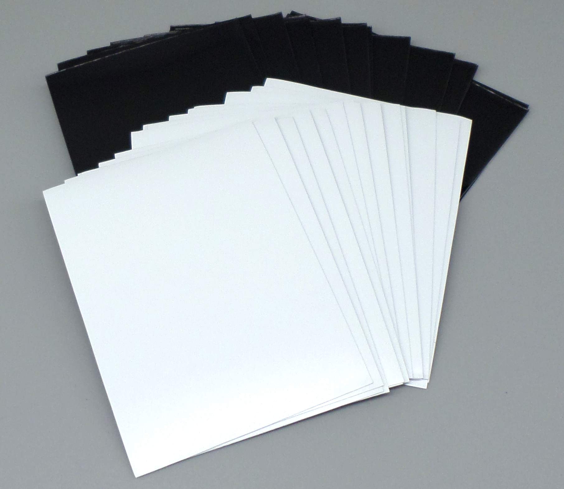 docsmagic.de 200 Premium Bi-Color Card Sleeves Mat White/Black Standard Size 66 x 91