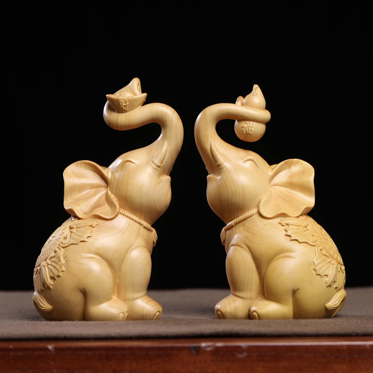 福々ひねりたぬきの陶器置物 傘と酒樽付き❣️縁起物 福々ひねりたぬきの陶器置物 傘と酒樽付き❣️縁起物 福々ひねりたぬきの