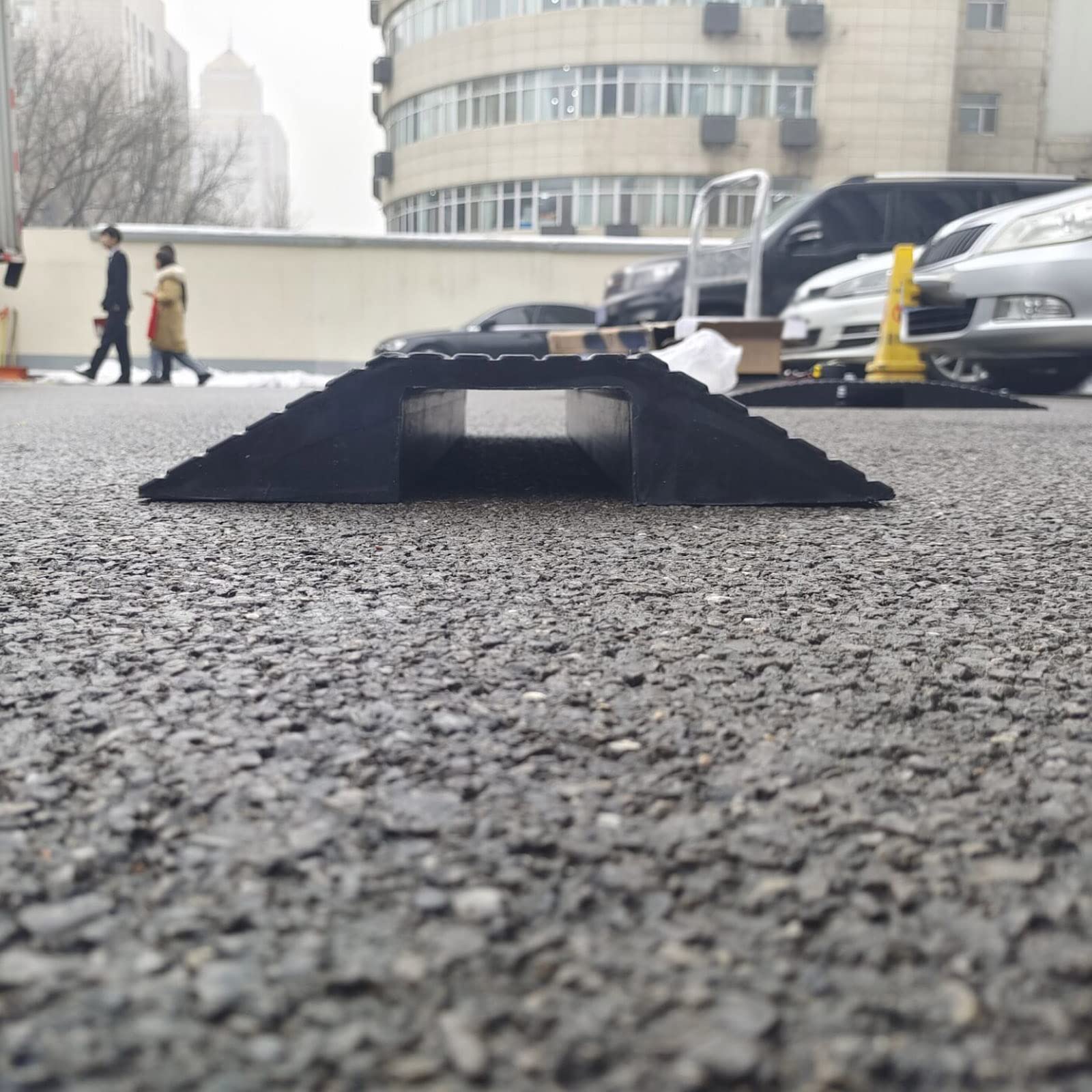 Czarne gumowe rampy progowe, gumowe rampy na szlaki, chodniki, do samochodów, przyczep kempingowych, skuterów, deskorolek, rampy dla wózków inwalidzkich dla osób niepełnosprawnych, przenośne i trwałe
